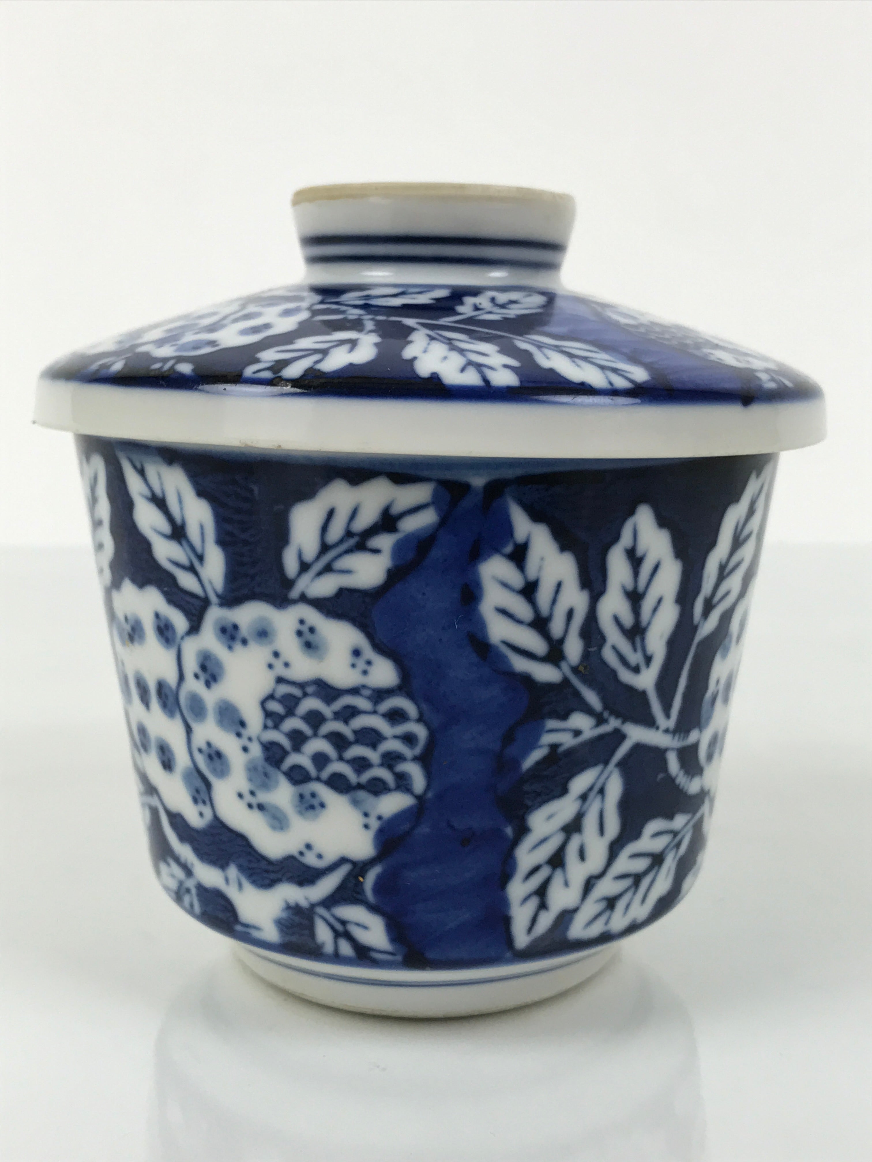 Japanese Porcelain Lidded Bowl Mushiwan White Blue Leaf Floral Sometsuke Y459