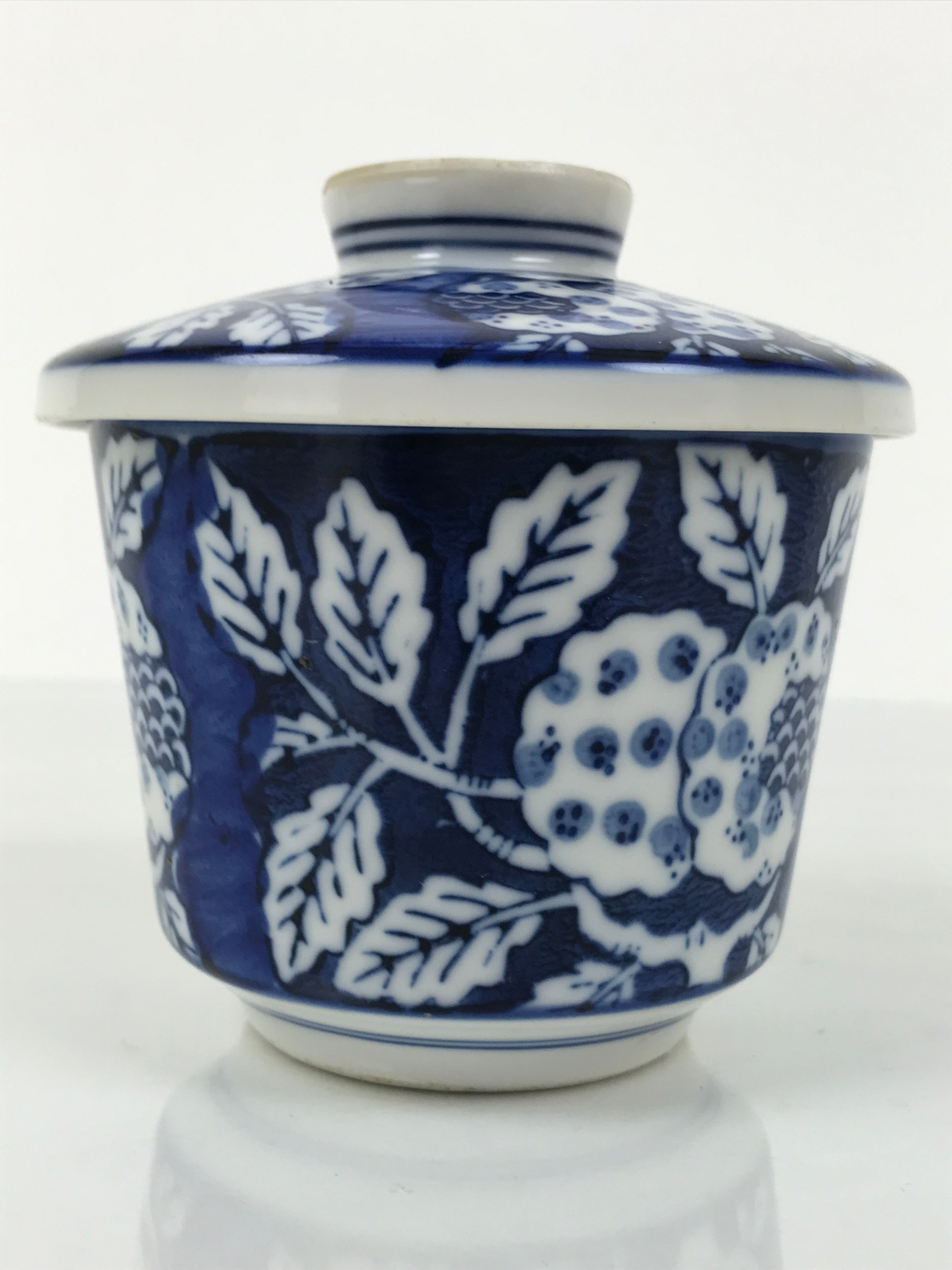 Japanese Porcelain Lidded Bowl Mushiwan White Blue Leaf Floral Sometsuke Y459