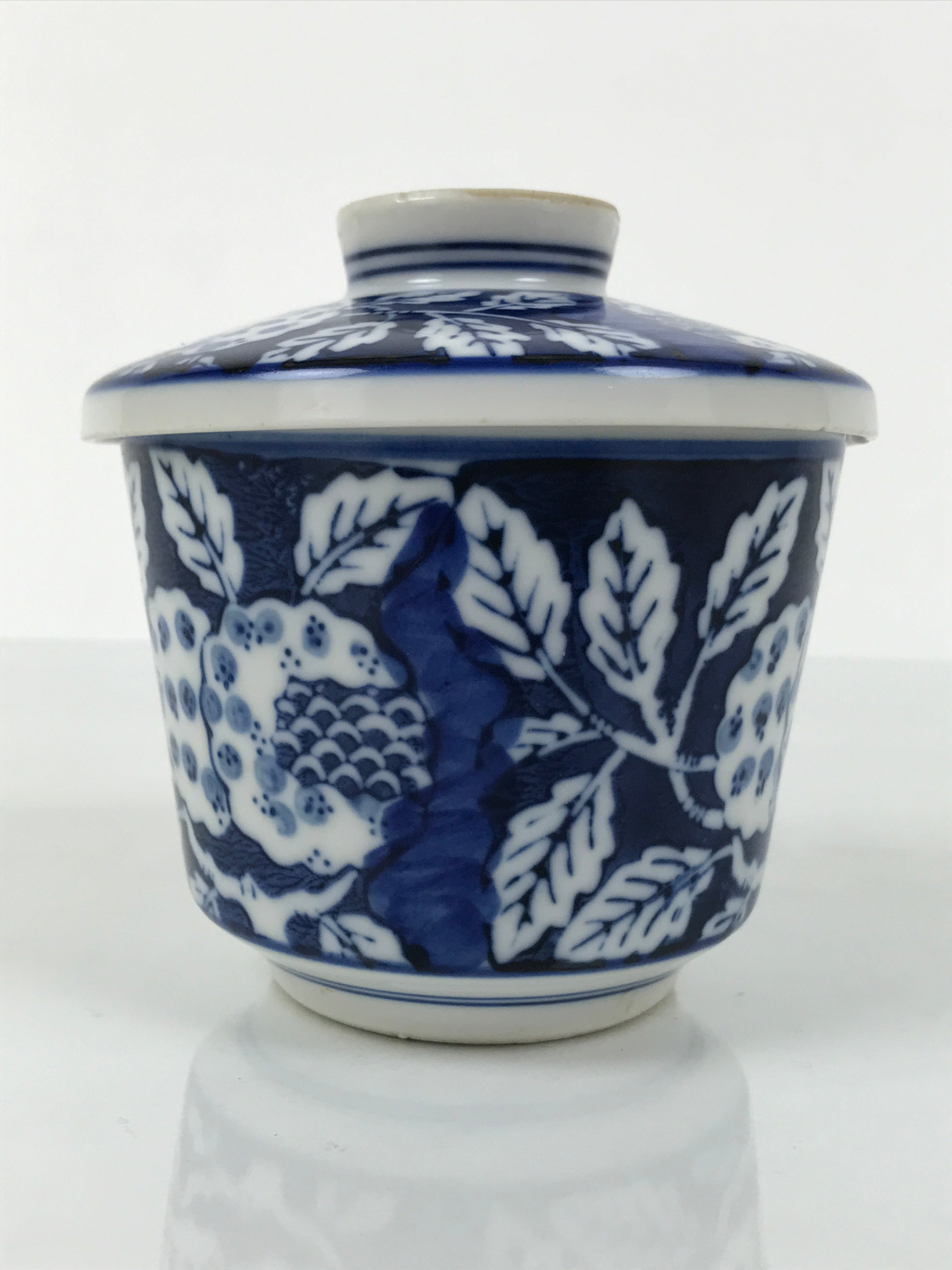 Japanese Porcelain Lidded Bowl Mushiwan White Blue Leaf Floral Sometsuke Y459