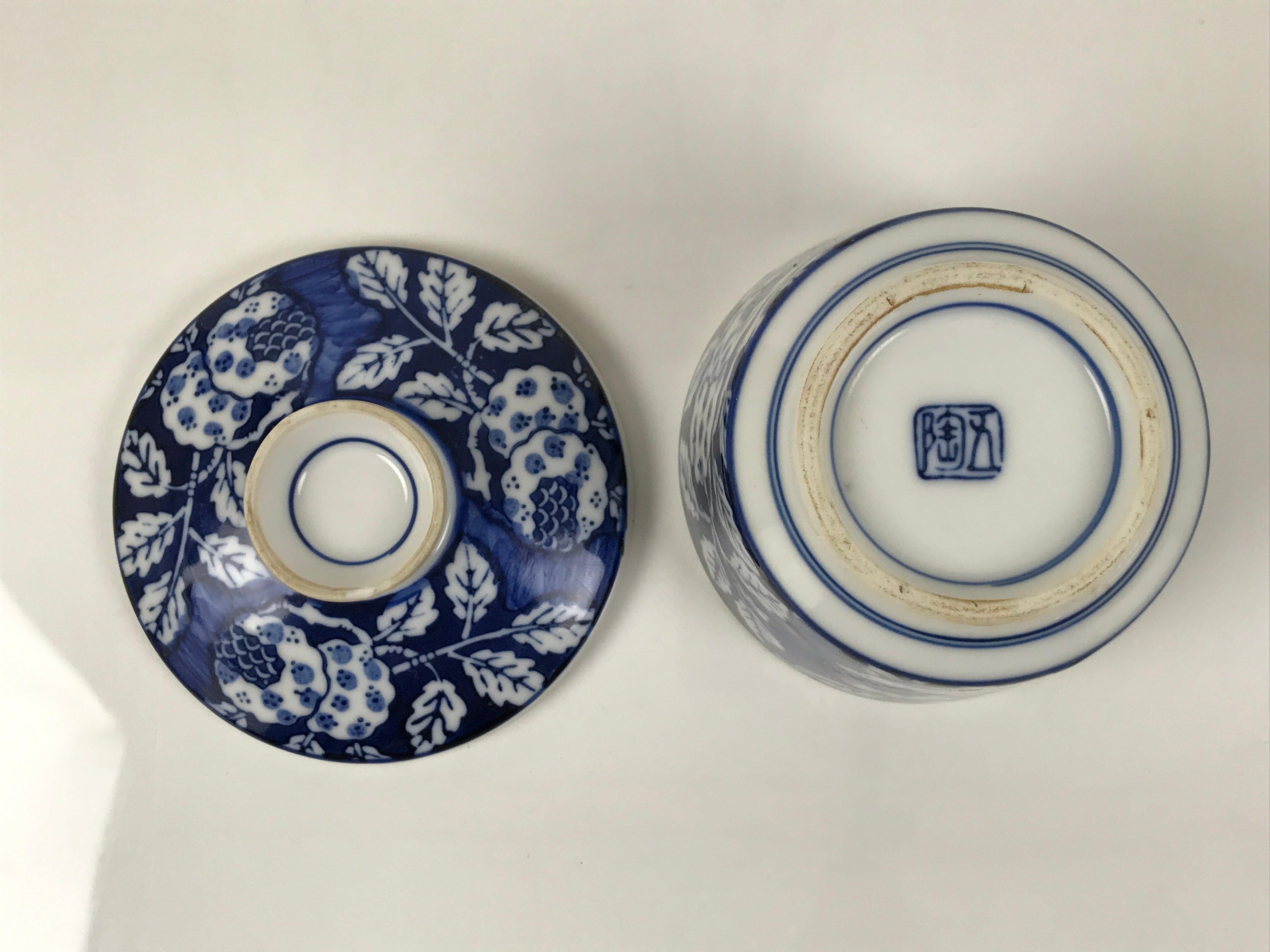 Japanese Porcelain Lidded Bowl Mushiwan White Blue Leaf Floral Sometsuke Y459