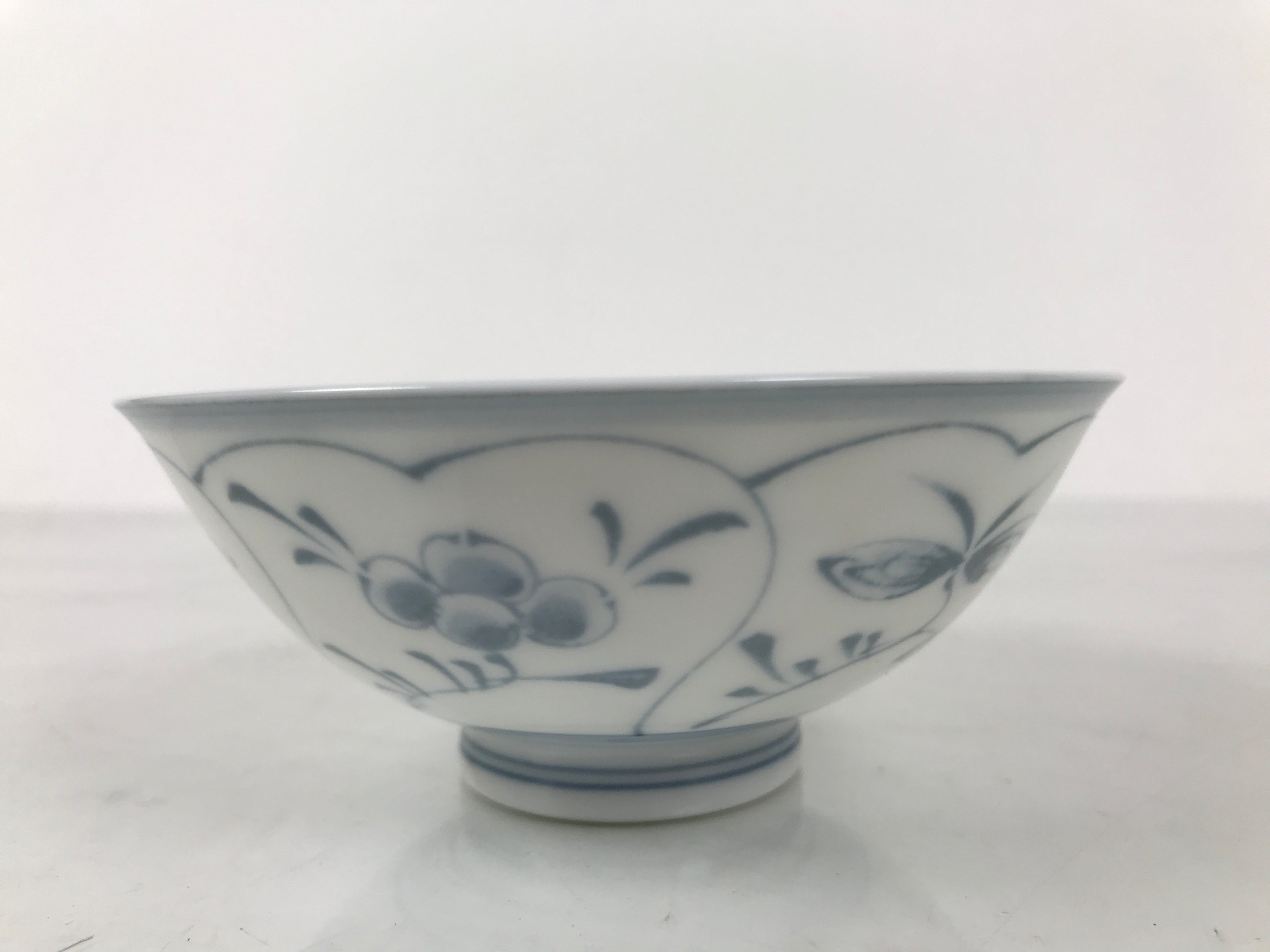 Japanese Porcelain Mino Ware Rice Bowl Chawan Vtg White Blue Plant Vine Tea Y504