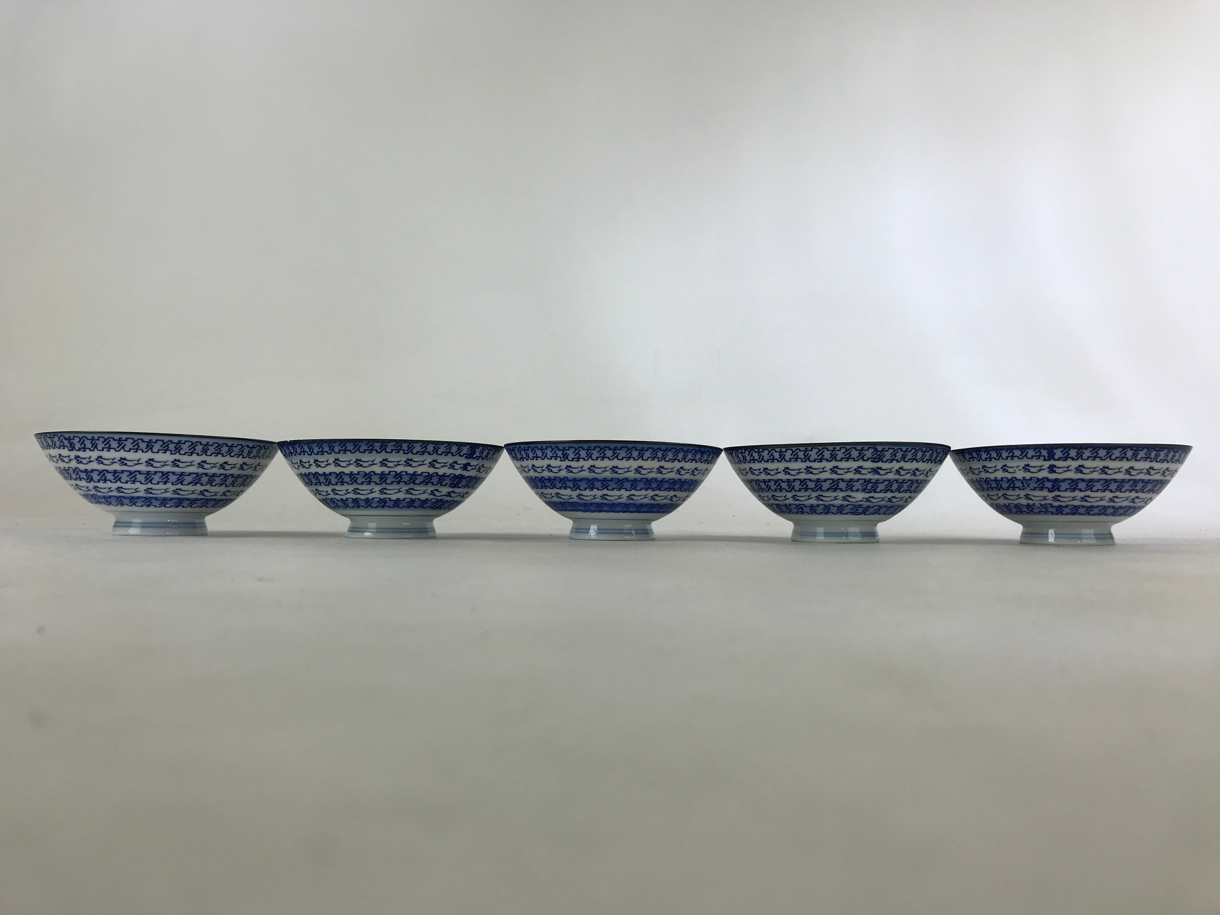 Japanese Porcelain Rice Bowl 5pc Vtg White Blue Animals Boxed Chawan PX705