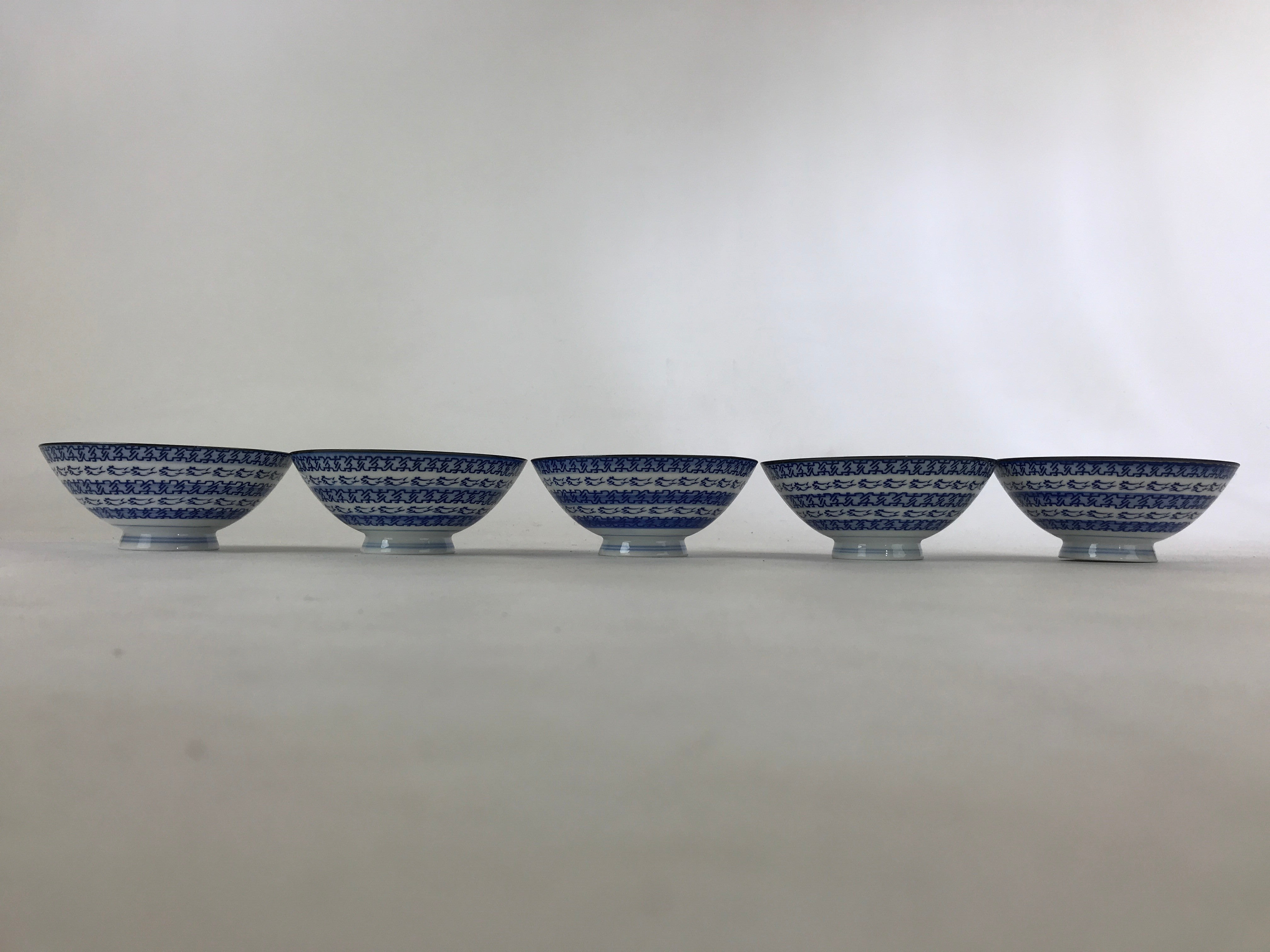 Japanese Porcelain Rice Bowl 5pc Vtg White Blue Animals Boxed Chawan PX705