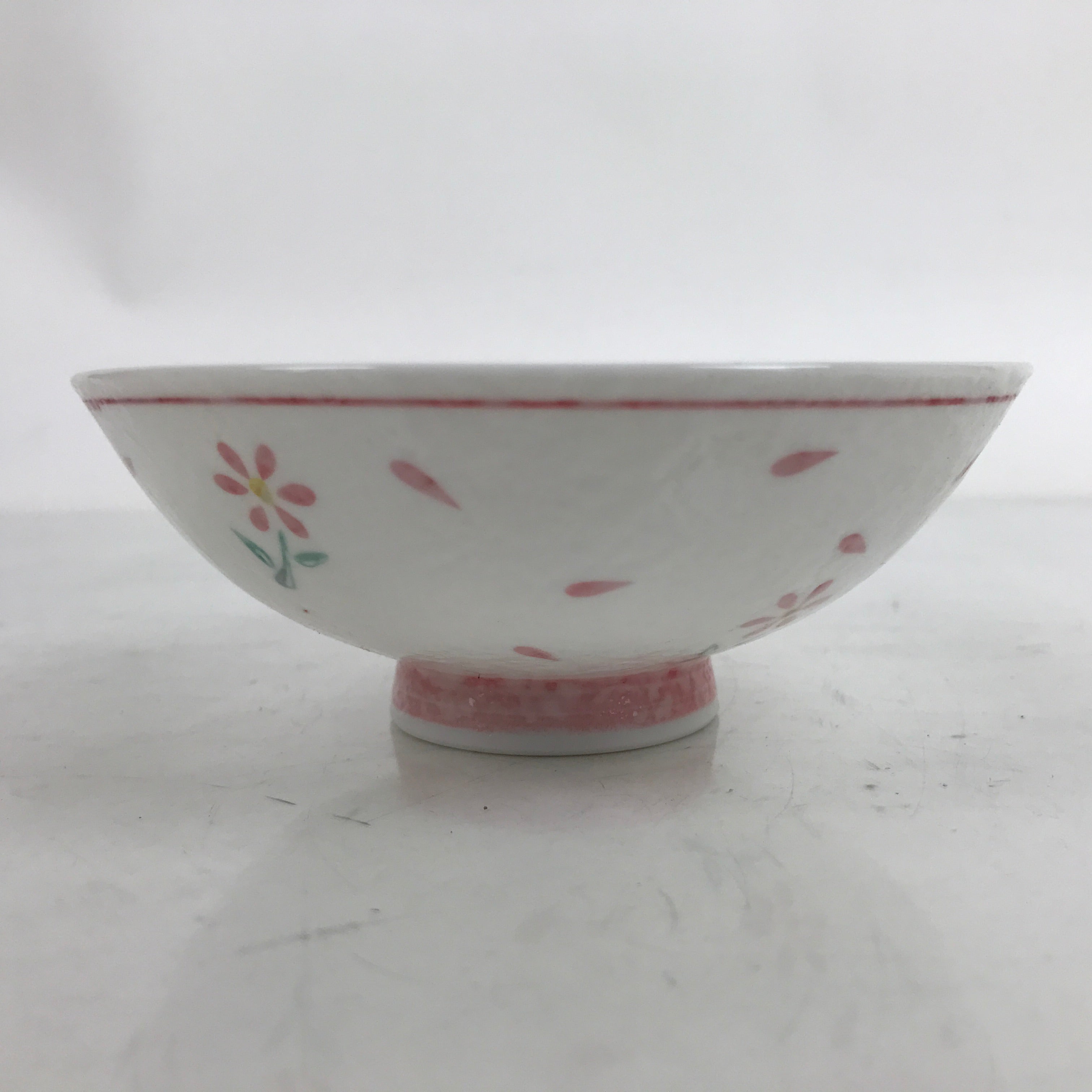 Japanese Porcelain Rice Bowl Owan Vtg Wide Textured White Pink Petal Flowers Y48