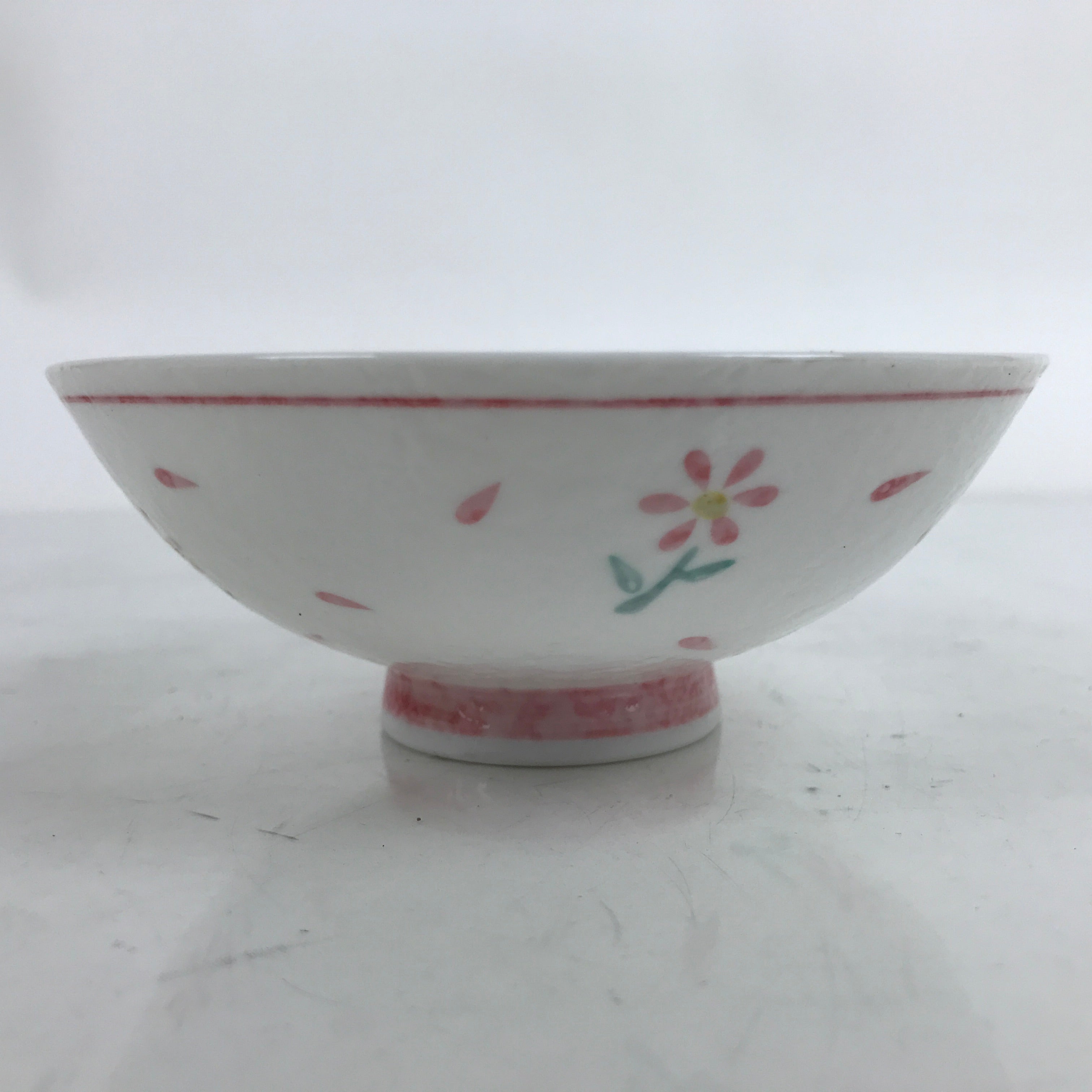 Japanese Porcelain Rice Bowl Owan Vtg Wide Textured White Pink Petal Flowers Y48