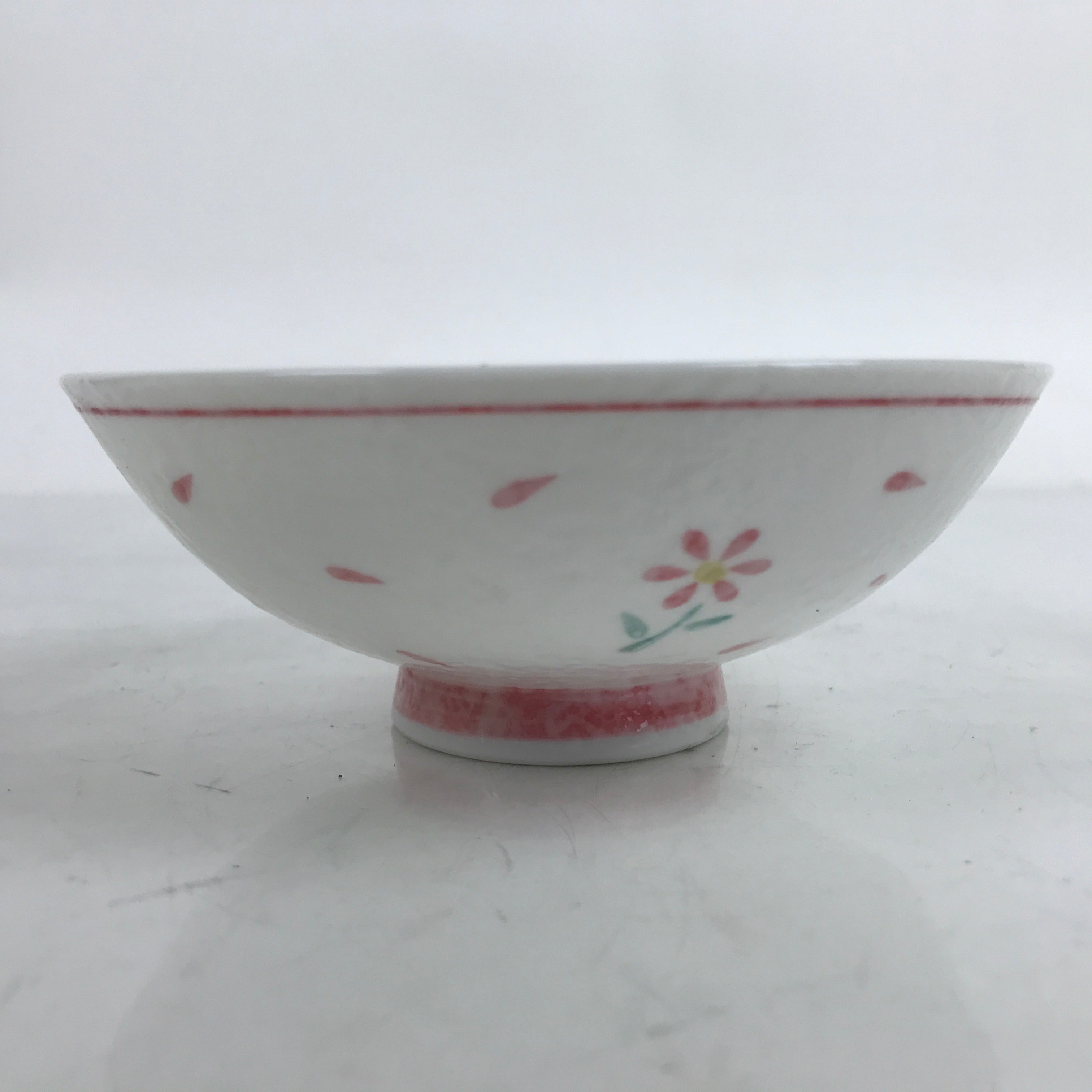 Japanese Porcelain Rice Bowl Owan Vtg Wide Textured White Pink Petal Flowers Y48