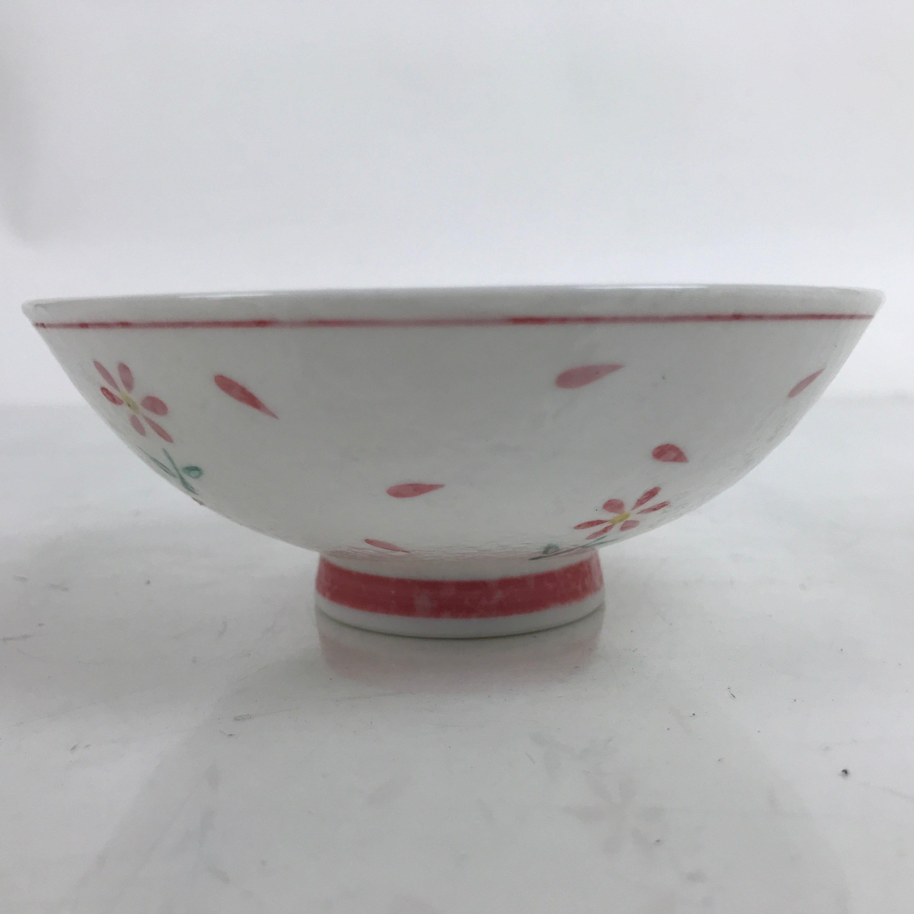 Japanese Porcelain Rice Bowl Owan Vtg Wide Textured White Pink Petal Flowers Y50