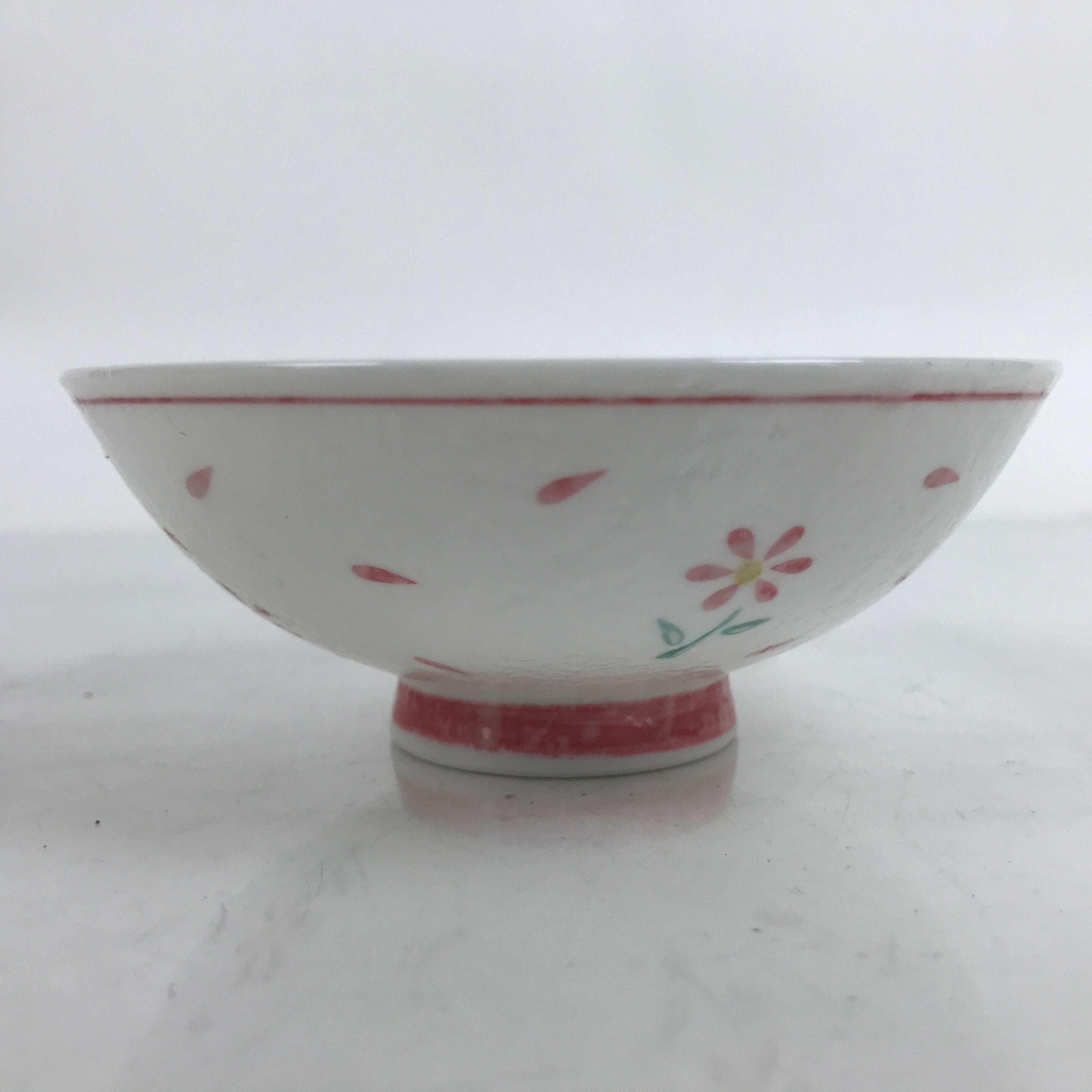 Japanese Porcelain Rice Bowl Owan Vtg Wide Textured White Pink Petal Flowers Y50