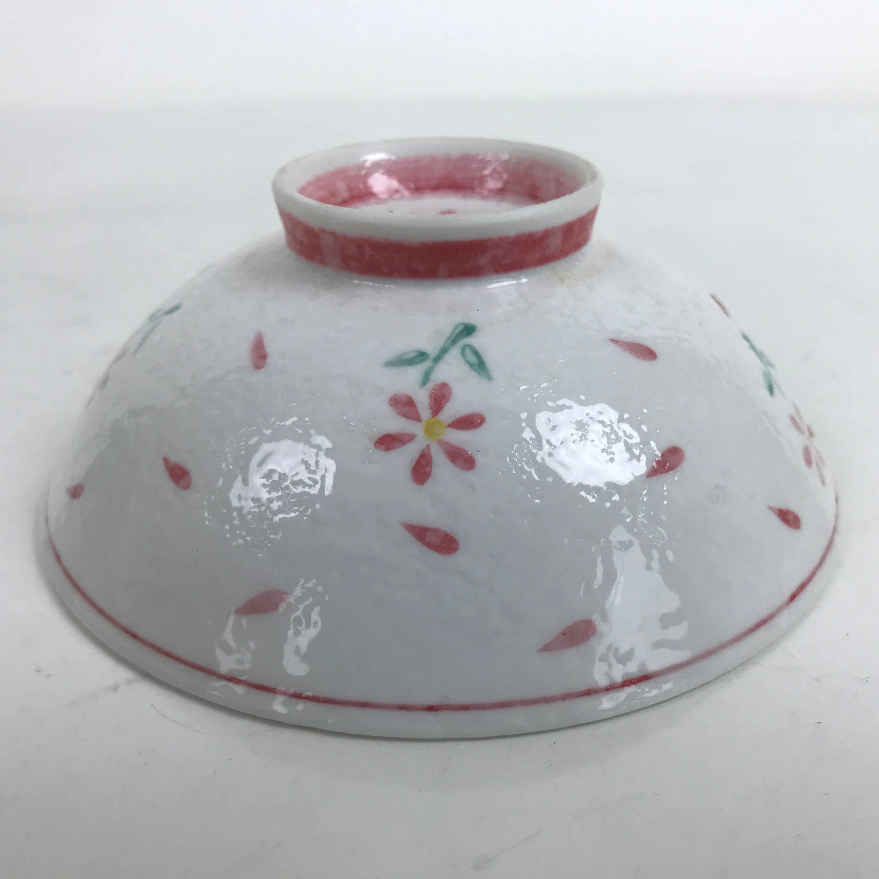 Japanese Porcelain Rice Bowl Owan Vtg Wide Textured White Pink Petal Flowers Y50