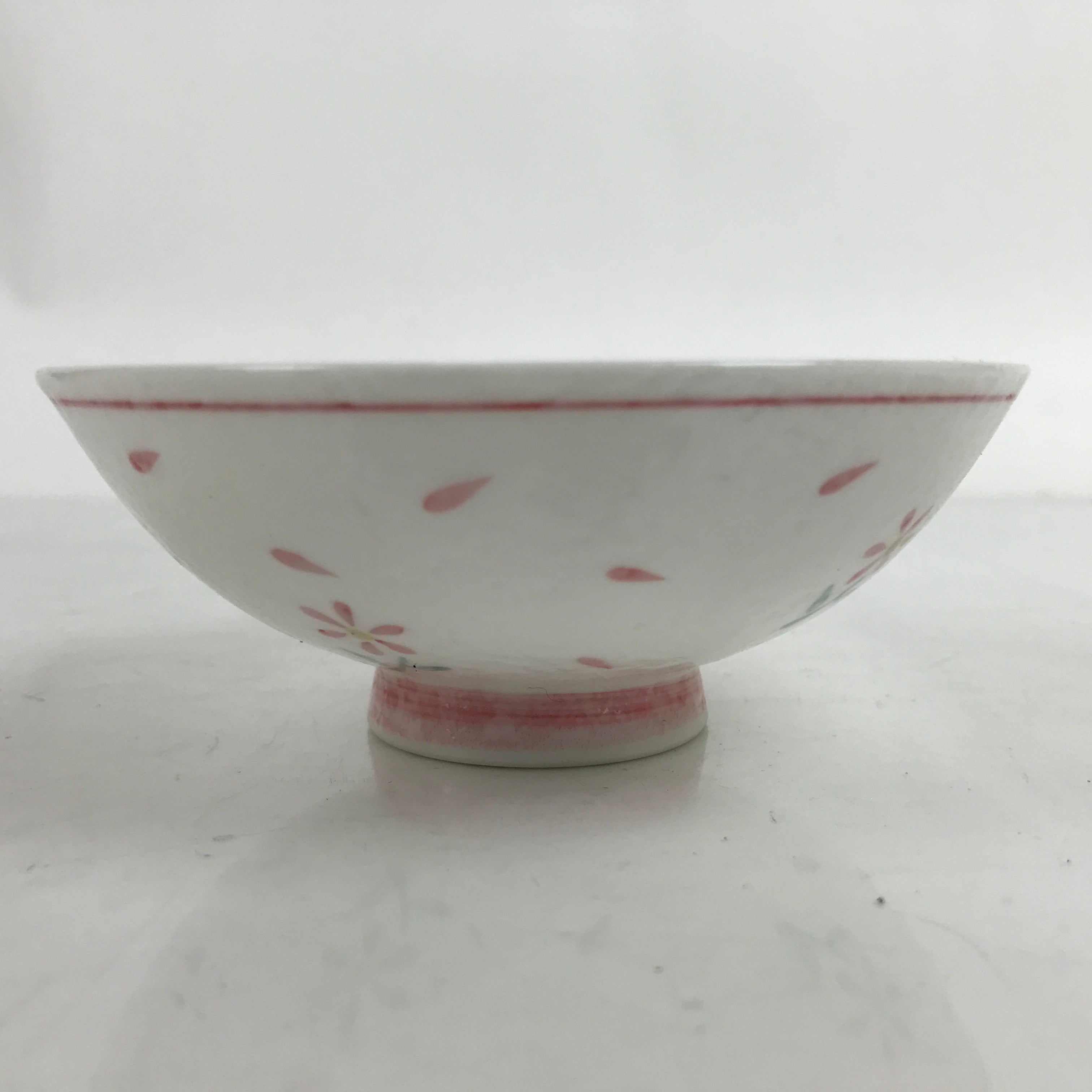 Japanese Porcelain Rice Bowl Owan Vtg Wide Textured White Pink Petal Flowers Y51