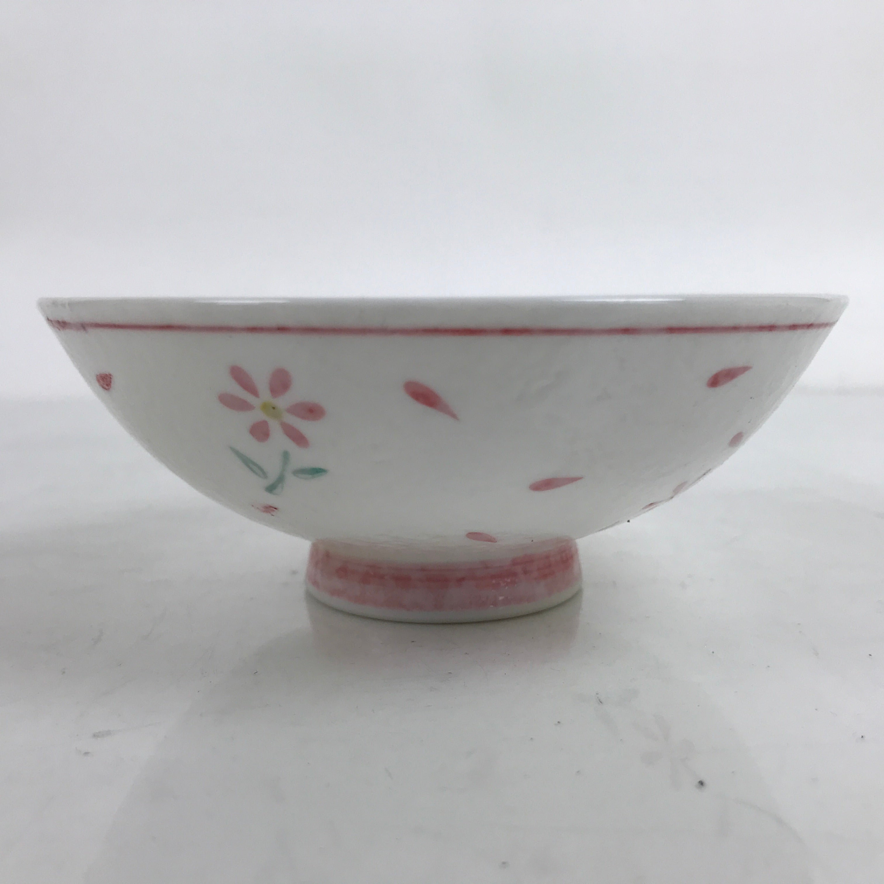 Japanese Porcelain Rice Bowl Owan Vtg Wide Textured White Pink Petal Flowers Y51