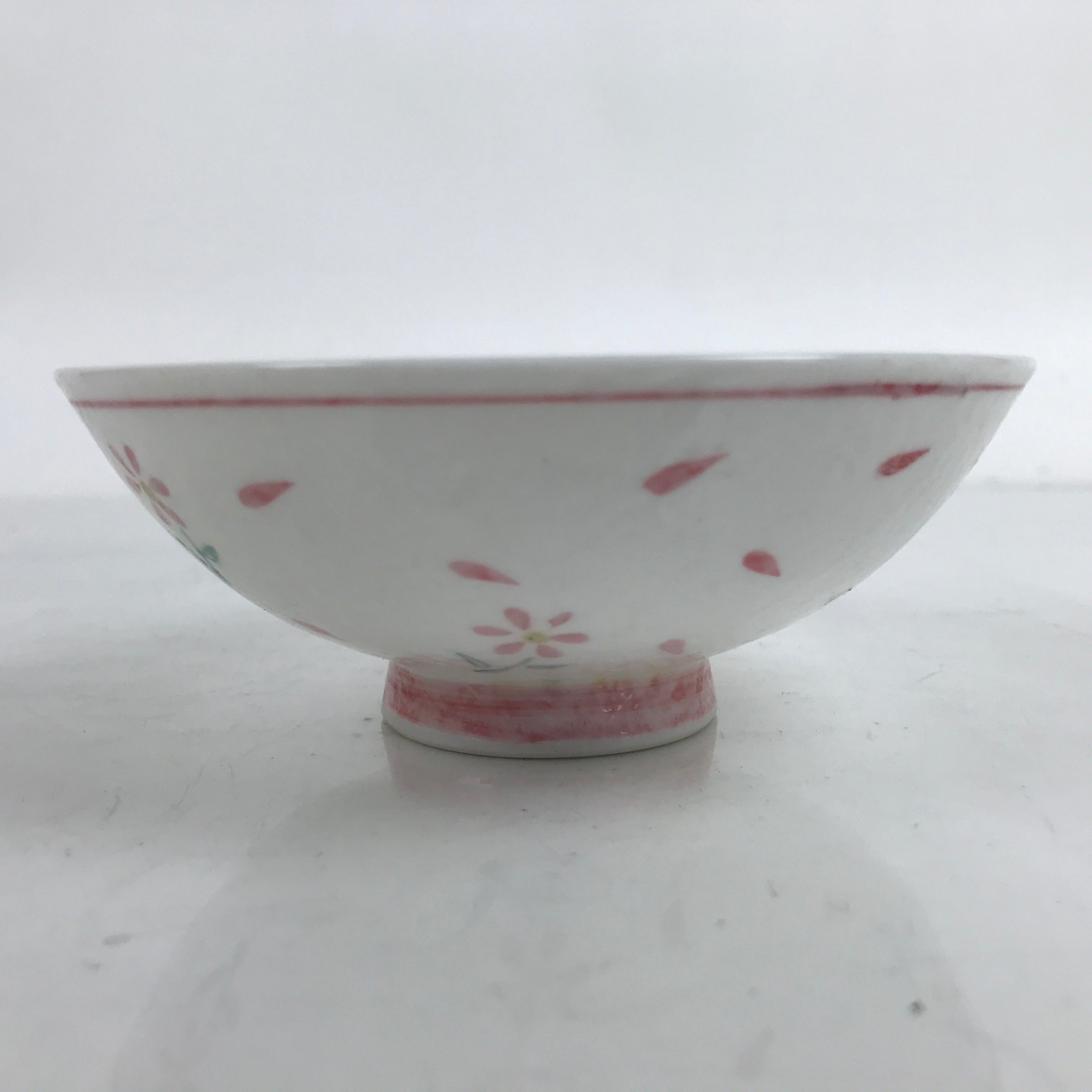 Japanese Porcelain Rice Bowl Owan Vtg Wide Textured White Pink Petal Flowers Y51