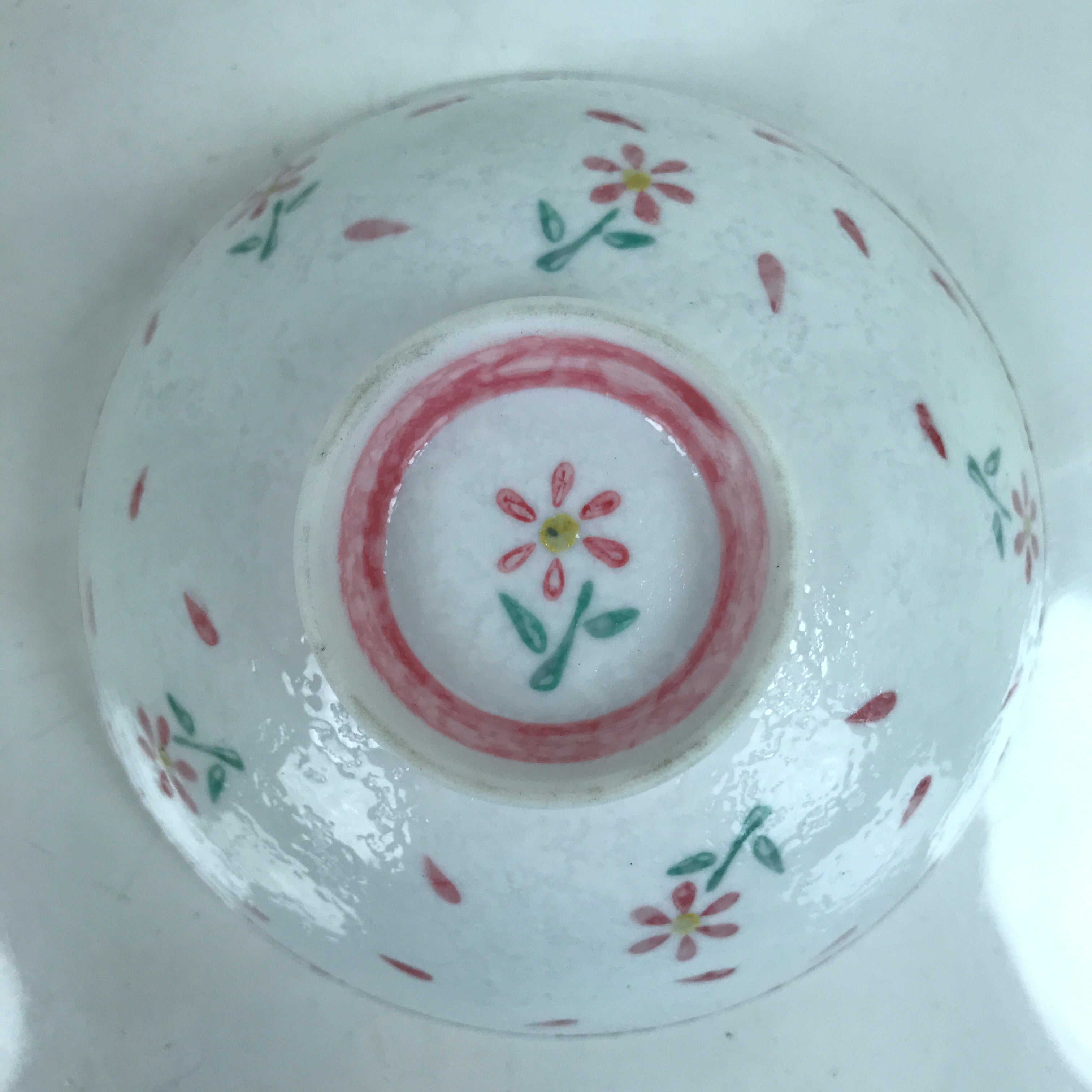 Japanese Porcelain Rice Bowl Owan Vtg Wide Textured White Pink Petal Flowers Y52