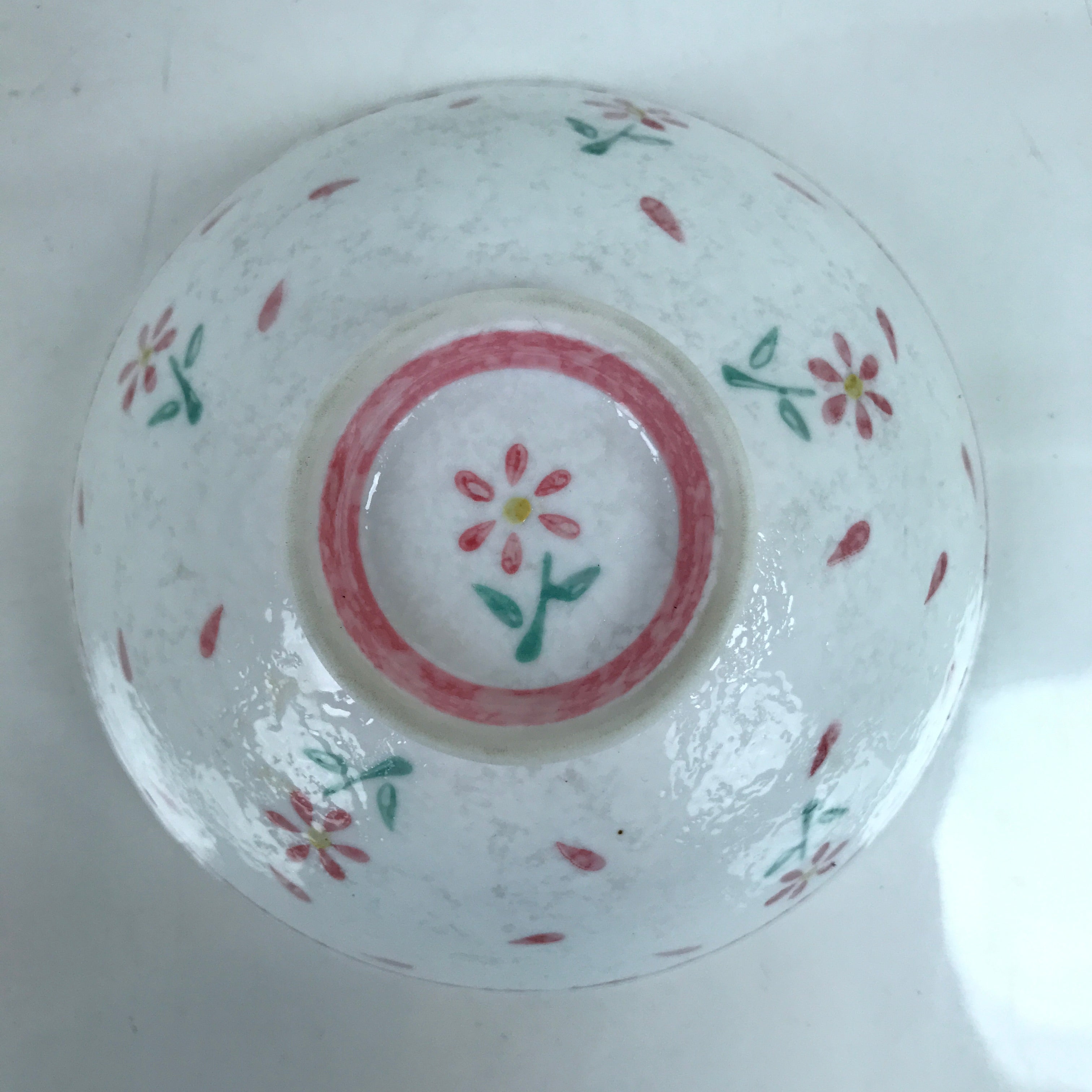 Japanese Porcelain Rice Bowl Owan Vtg Wide Textured White Pink Petal Flowers Y53