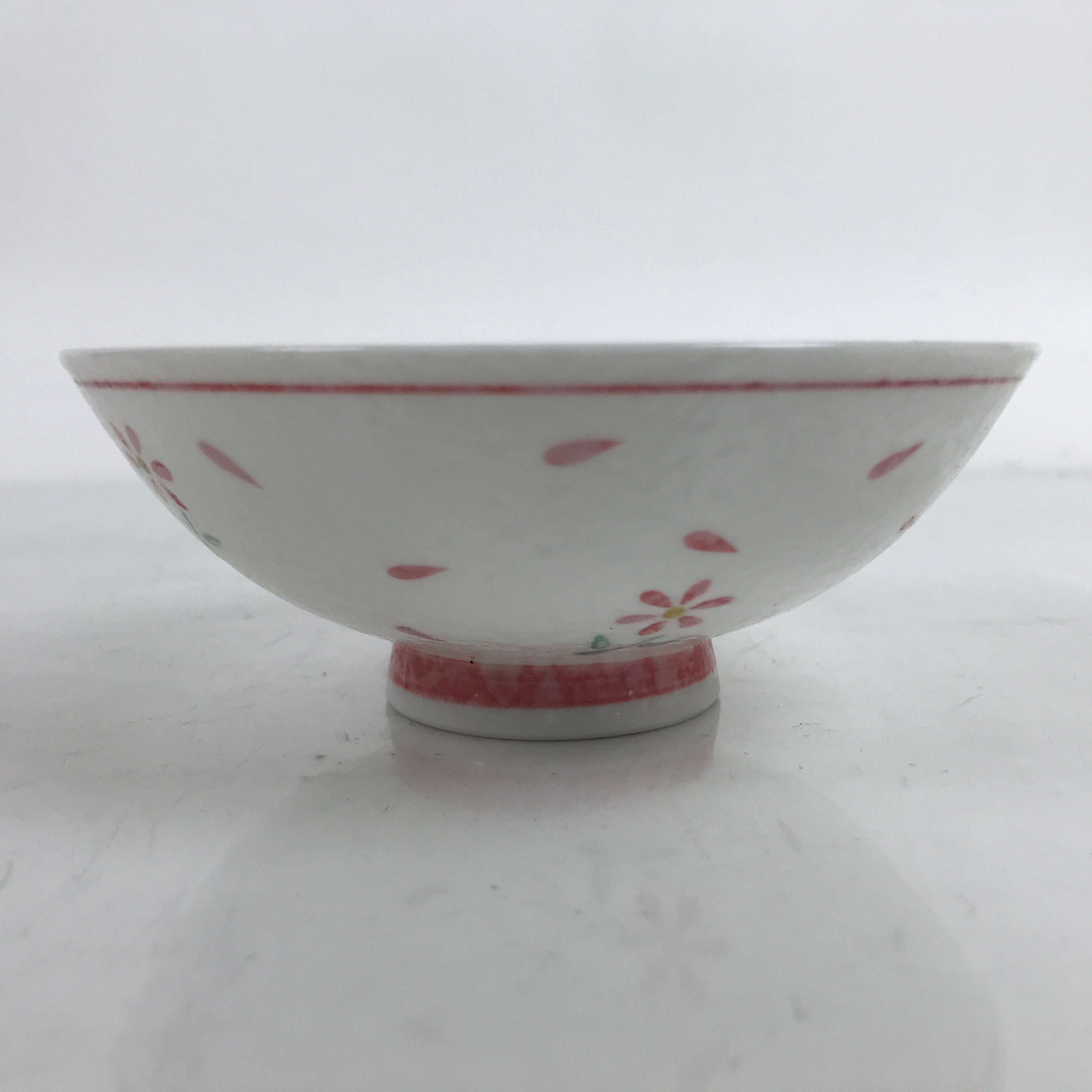 Japanese Porcelain Rice Bowl Owan Vtg Wide Textured White Pink Petal Flowers Y54