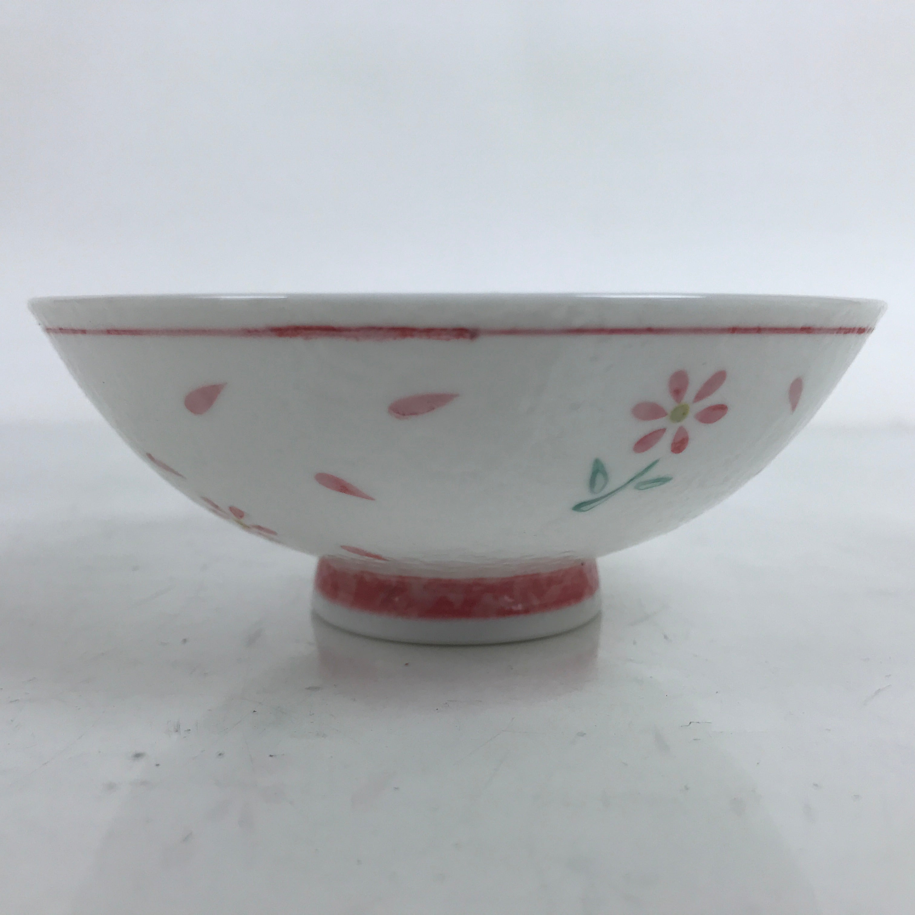 Japanese Porcelain Rice Bowl Owan Vtg Wide Textured White Pink Petal Flowers Y54