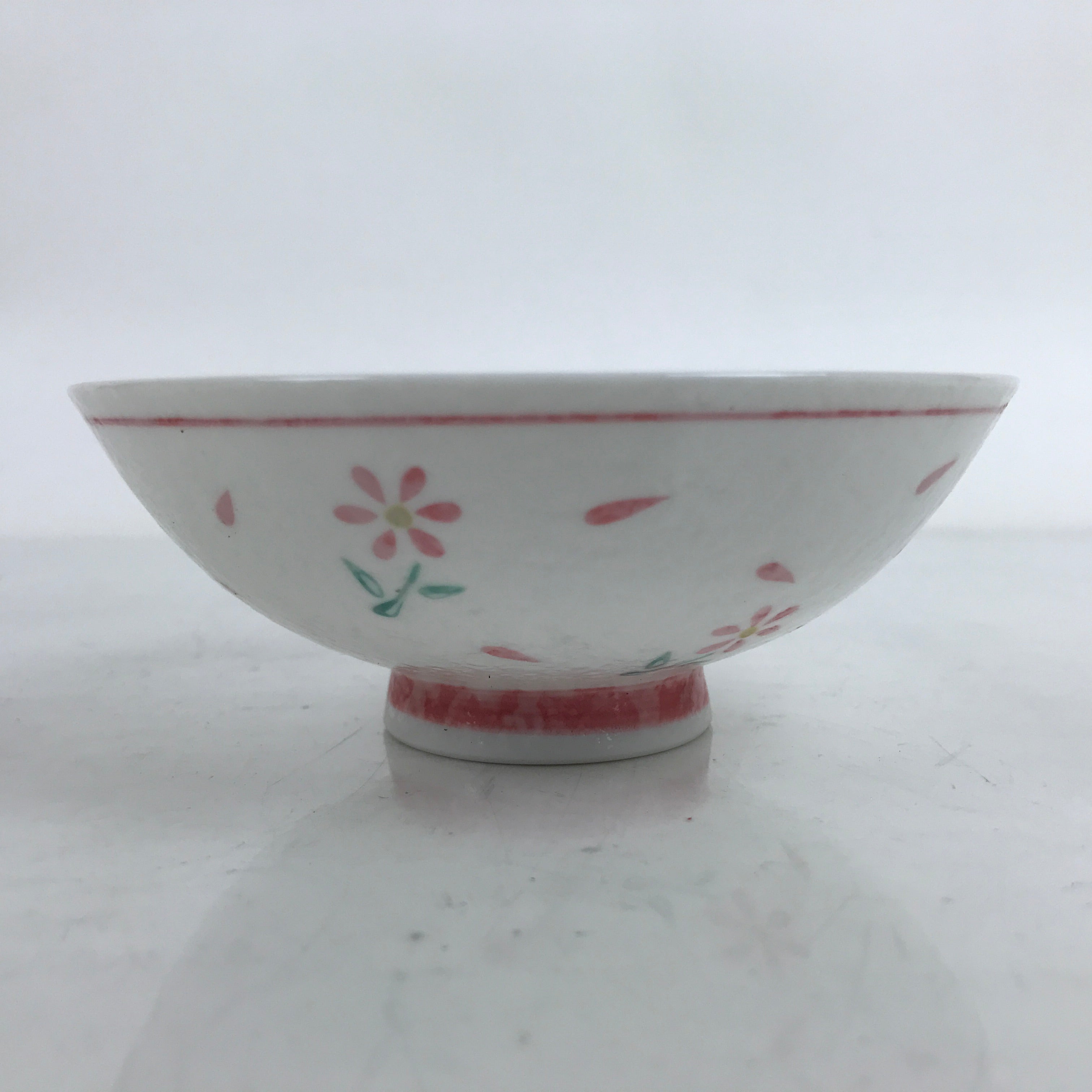 Japanese Porcelain Rice Bowl Owan Vtg Wide Textured White Pink Petal Flowers Y54