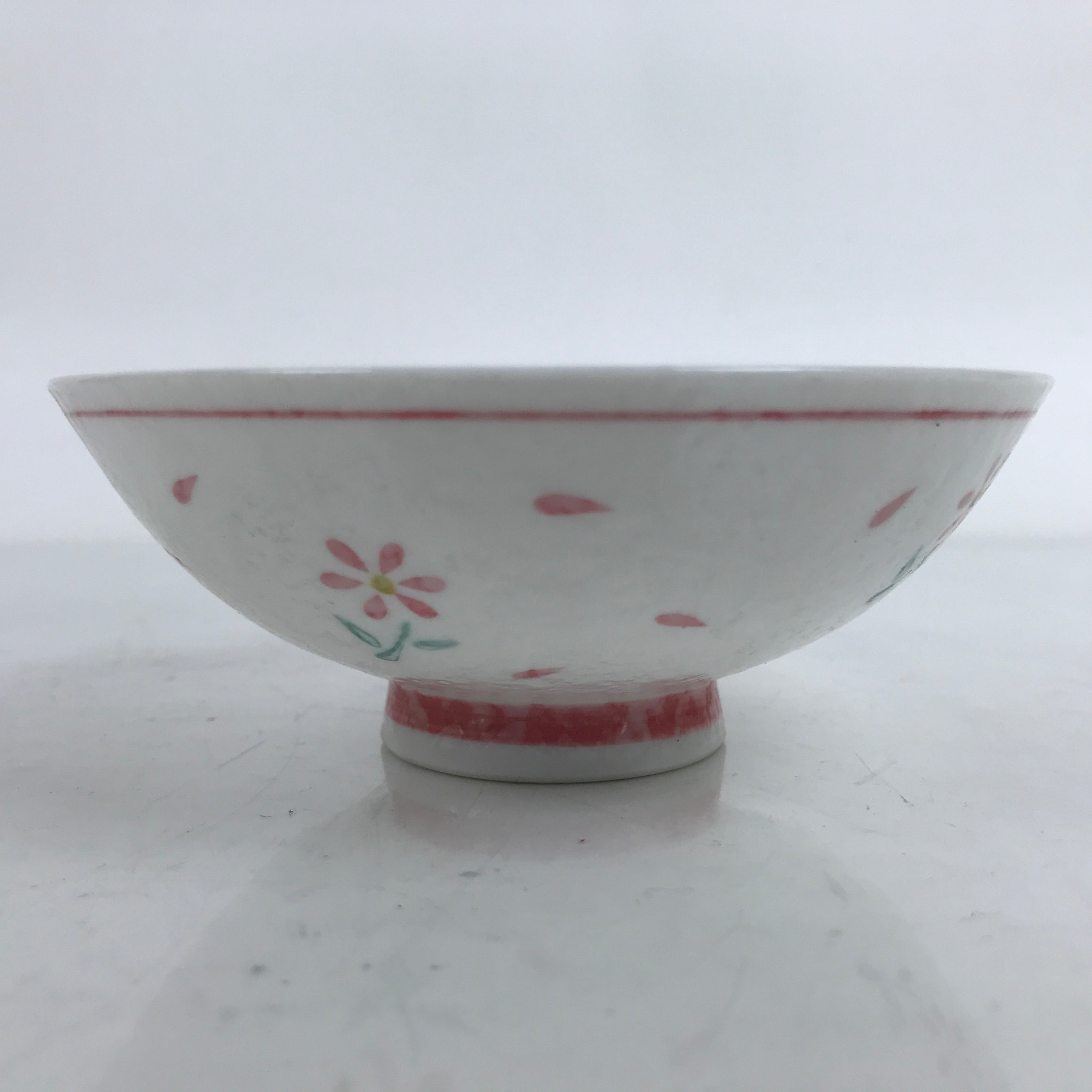 Japanese Porcelain Rice Bowl Owan Vtg Wide Textured White Pink Petal Flowers Y54