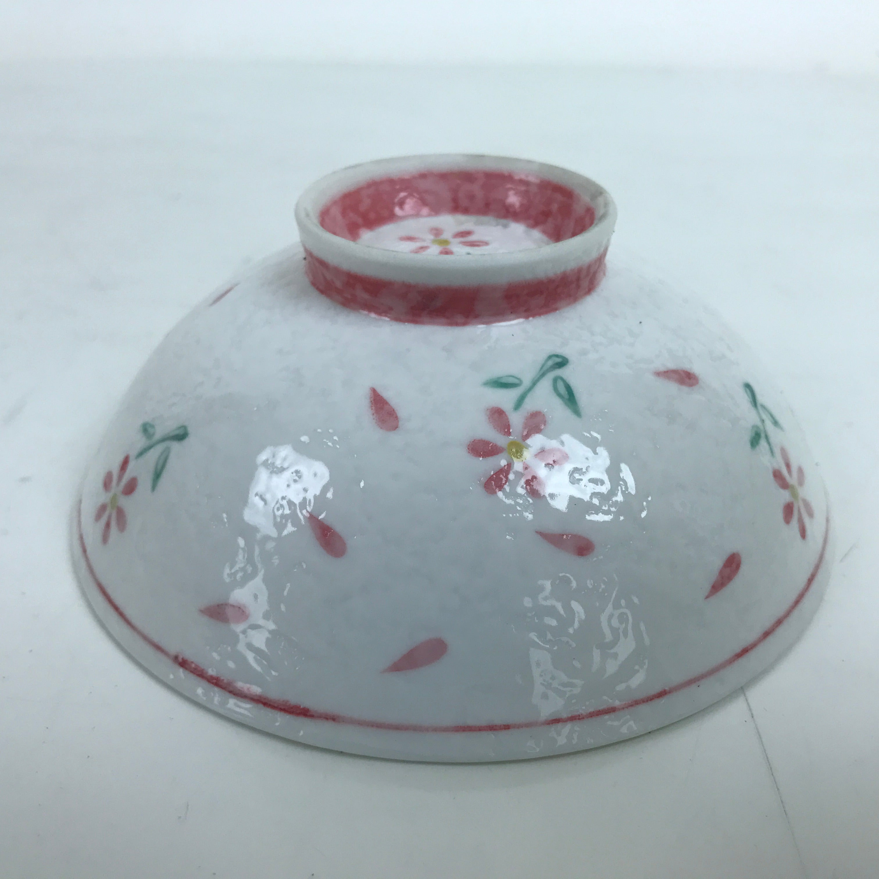 Japanese Porcelain Rice Bowl Owan Vtg Wide Textured White Pink Petal Flowers Y54