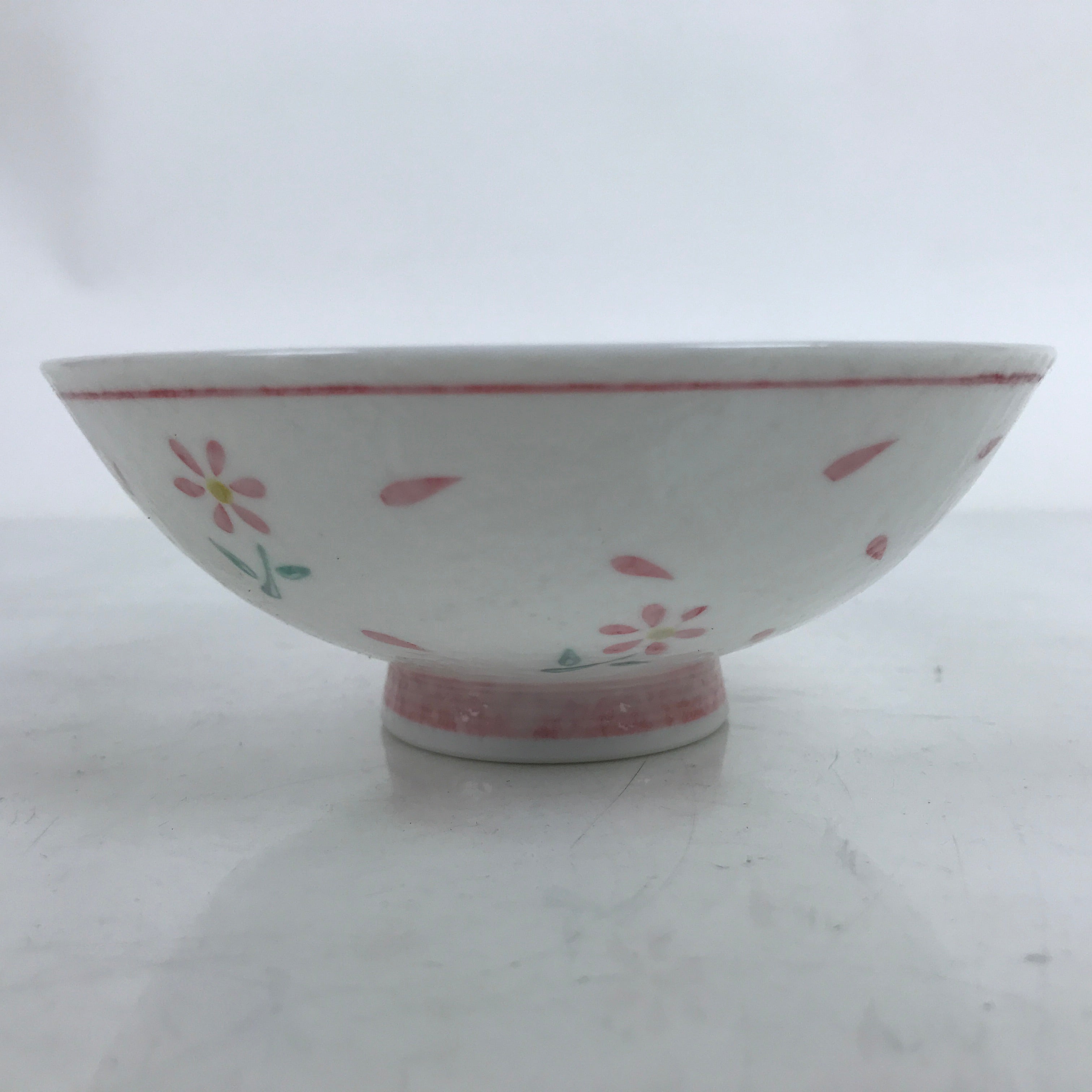 Japanese Porcelain Rice Bowl Owan Vtg Wide Textured White Pink Petal Flowers Y55