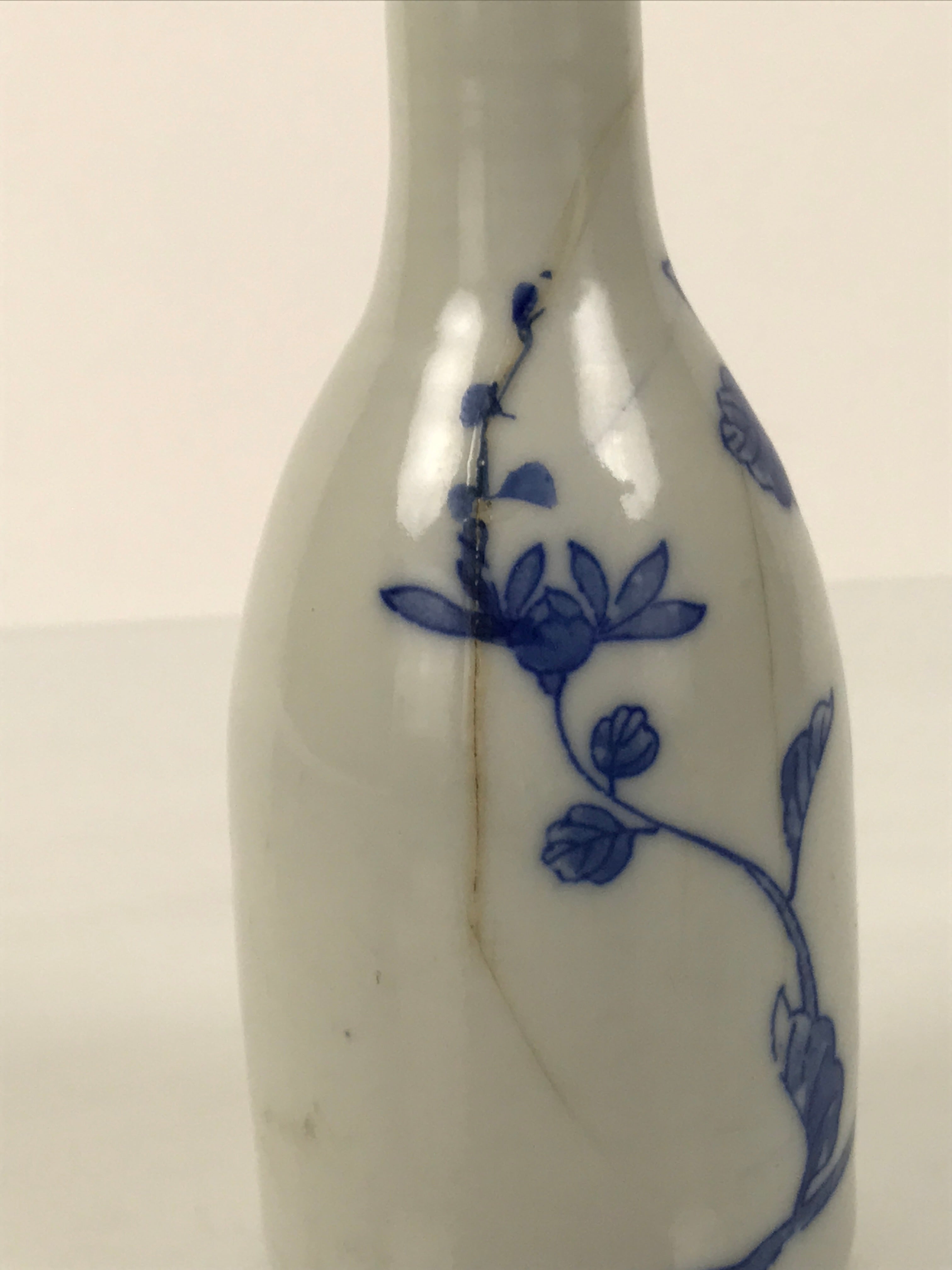 Japanese Porcelain Sake Bottle Tokkuri Vtg Blue White Pink Chrysanthemum TS842