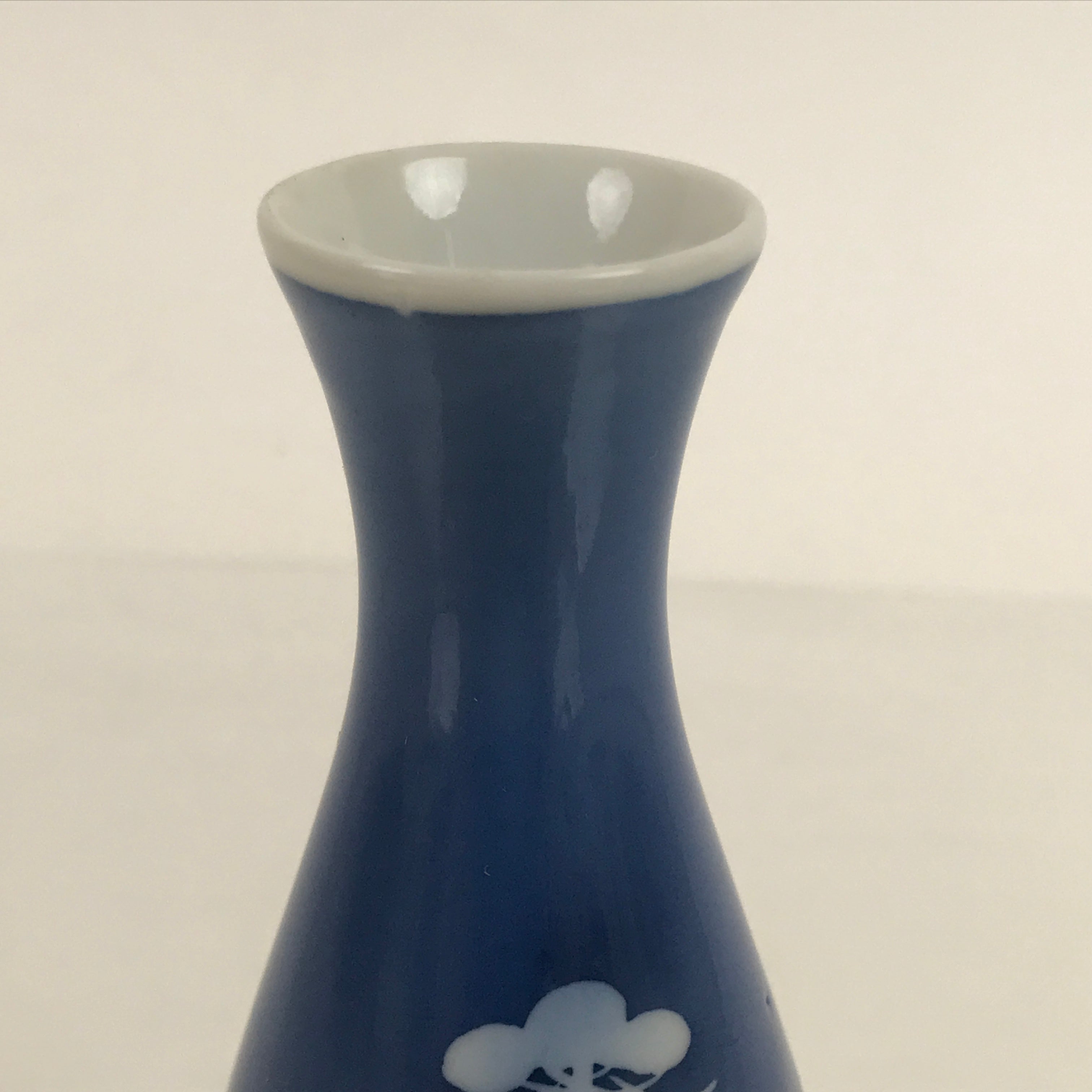 Japanese Porcelain Sake Bottle Tokkuri Vtg Ichi-Go Blue White Pine Matsu TS719