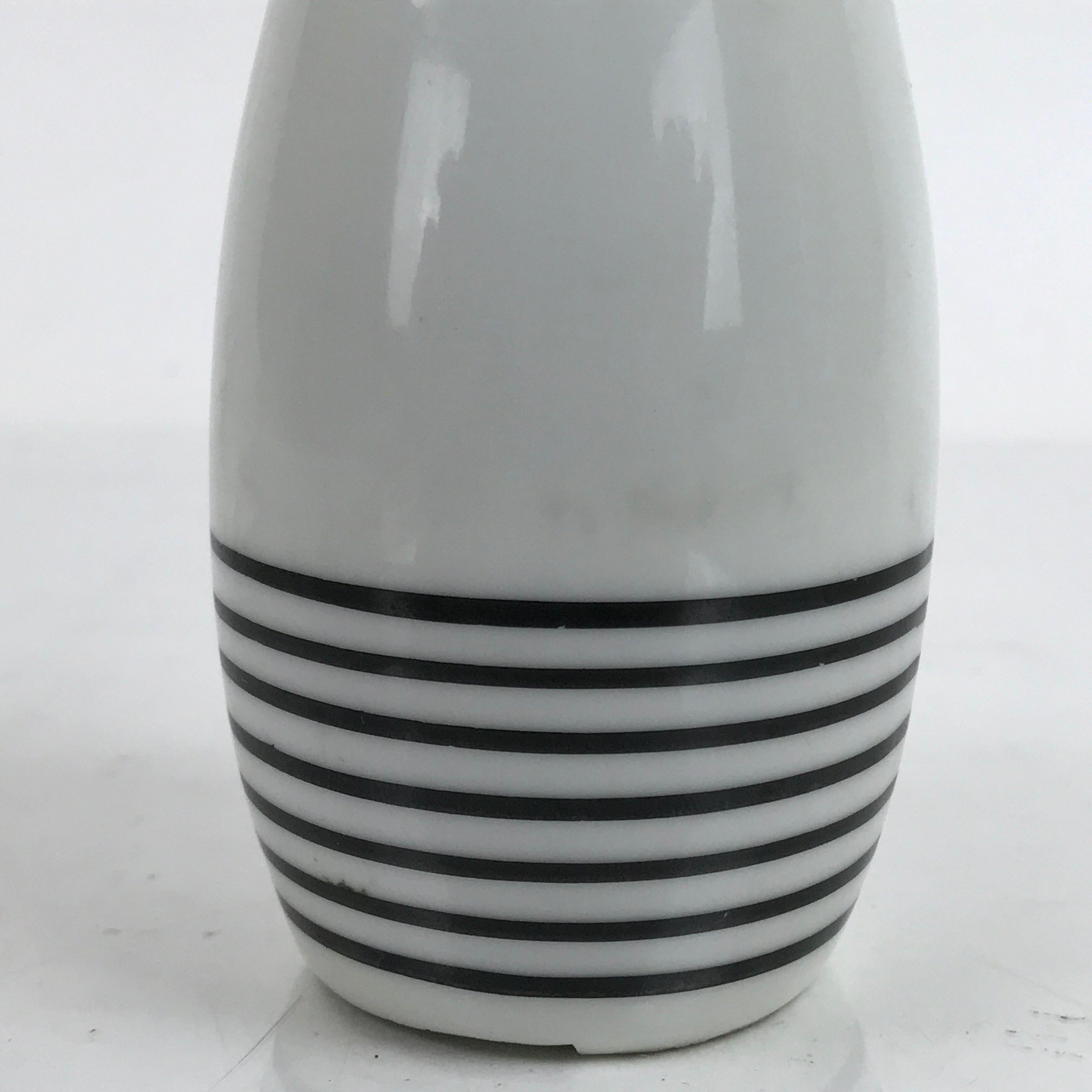 Japanese Porcelain Sake Bottle Tokkuri Vtg Ichi-Go White Gold Black Lines TS716