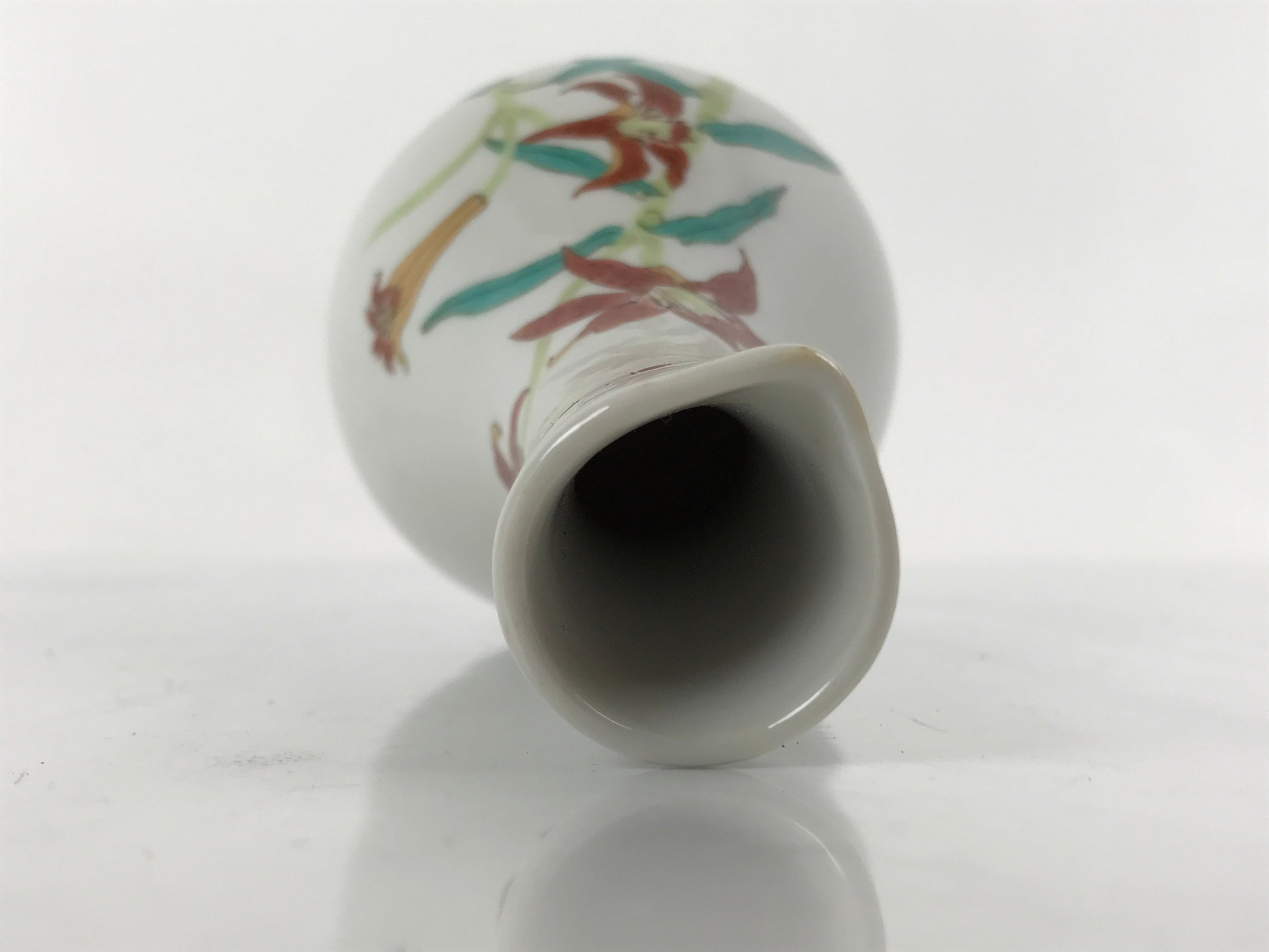 Japanese Porcelain Sake Bottle Tokkuri Vtg Jun Takekoshi Red Lilies Design TS641