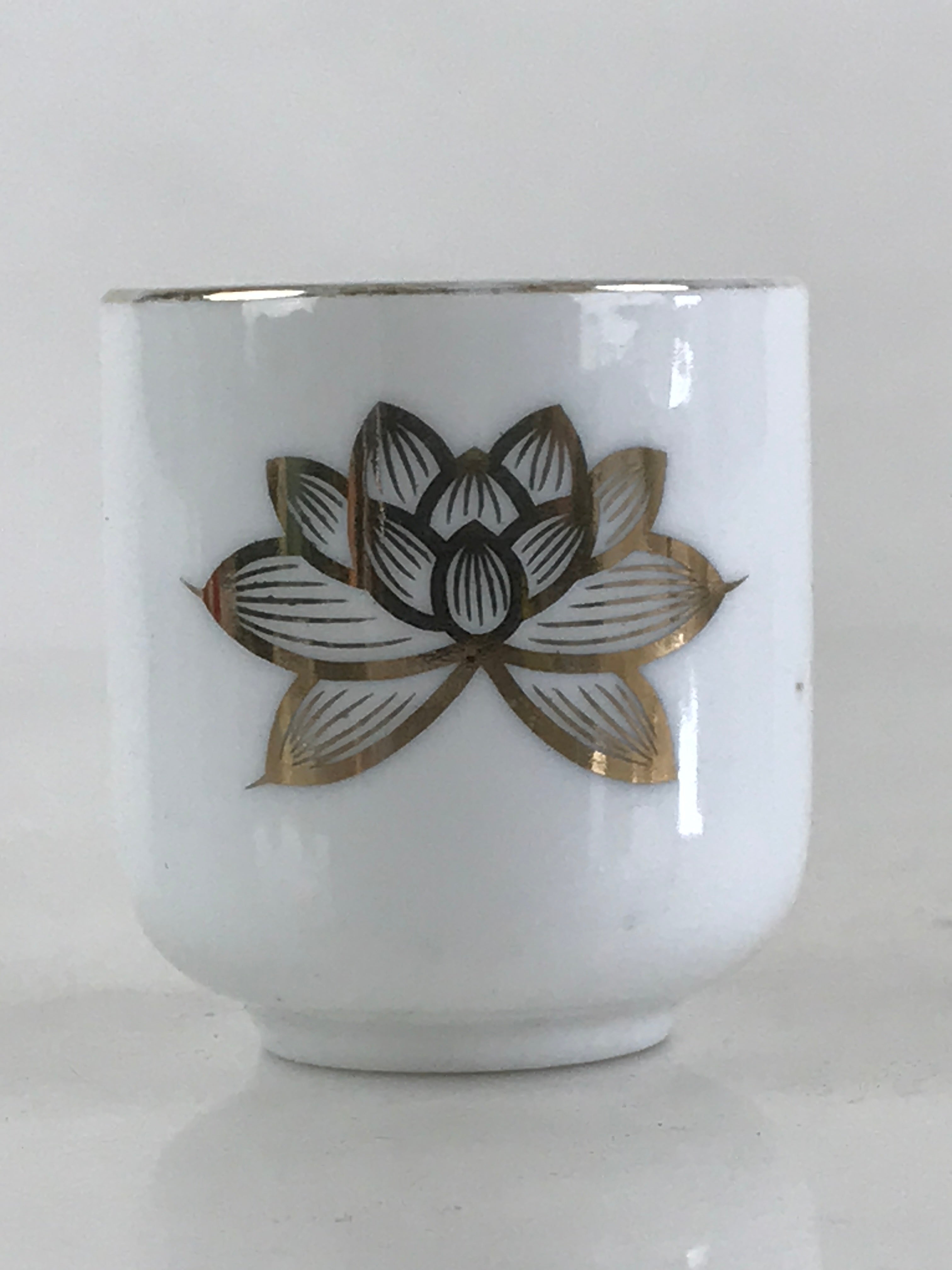 Japanese Porcelain Sake Cup Lotus Flower Buddhist Altar Offering Cup White G59