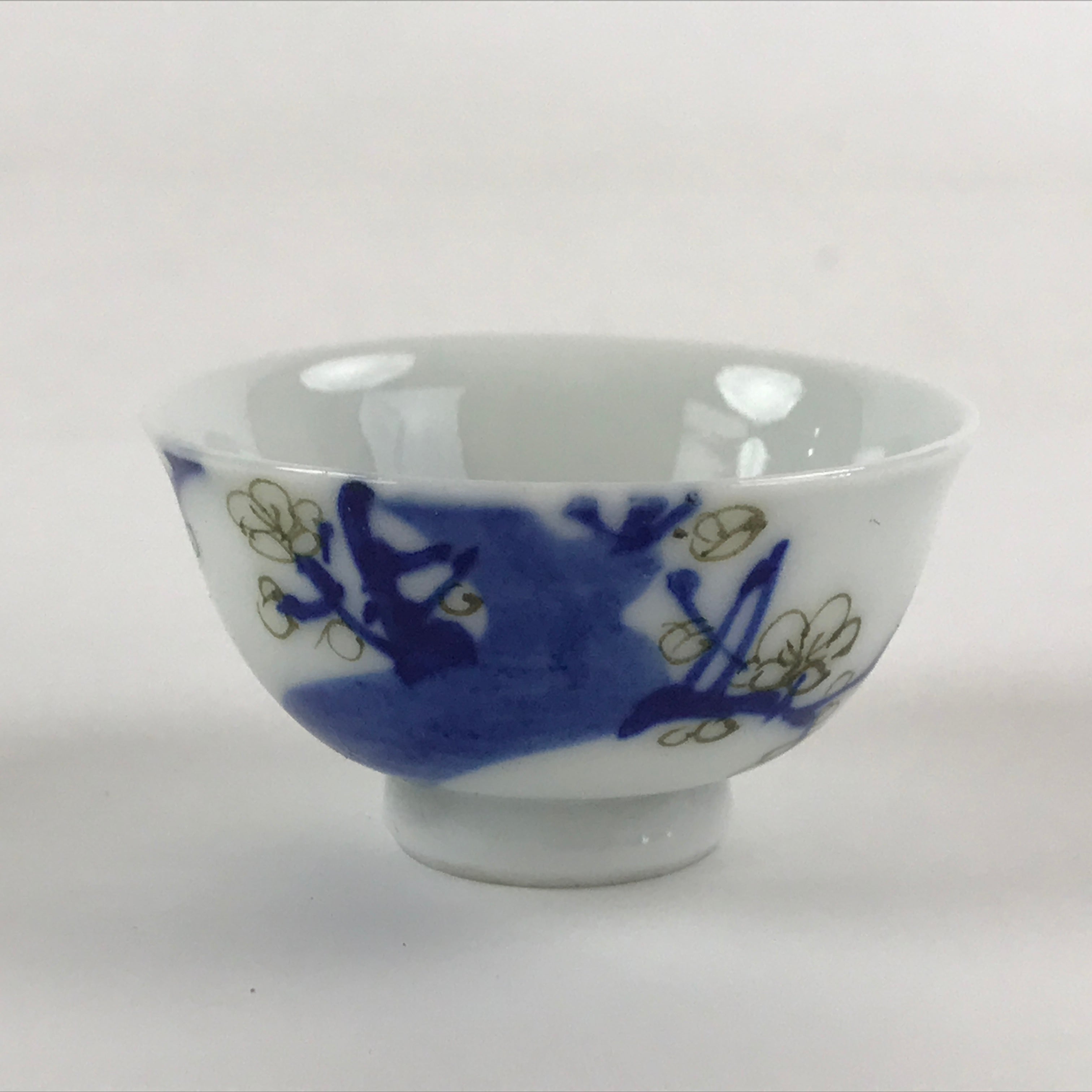 Japanese Porcelain Sake Cup Plum Tree Cherry Tree Vtg Guinom White Blue Gold G90