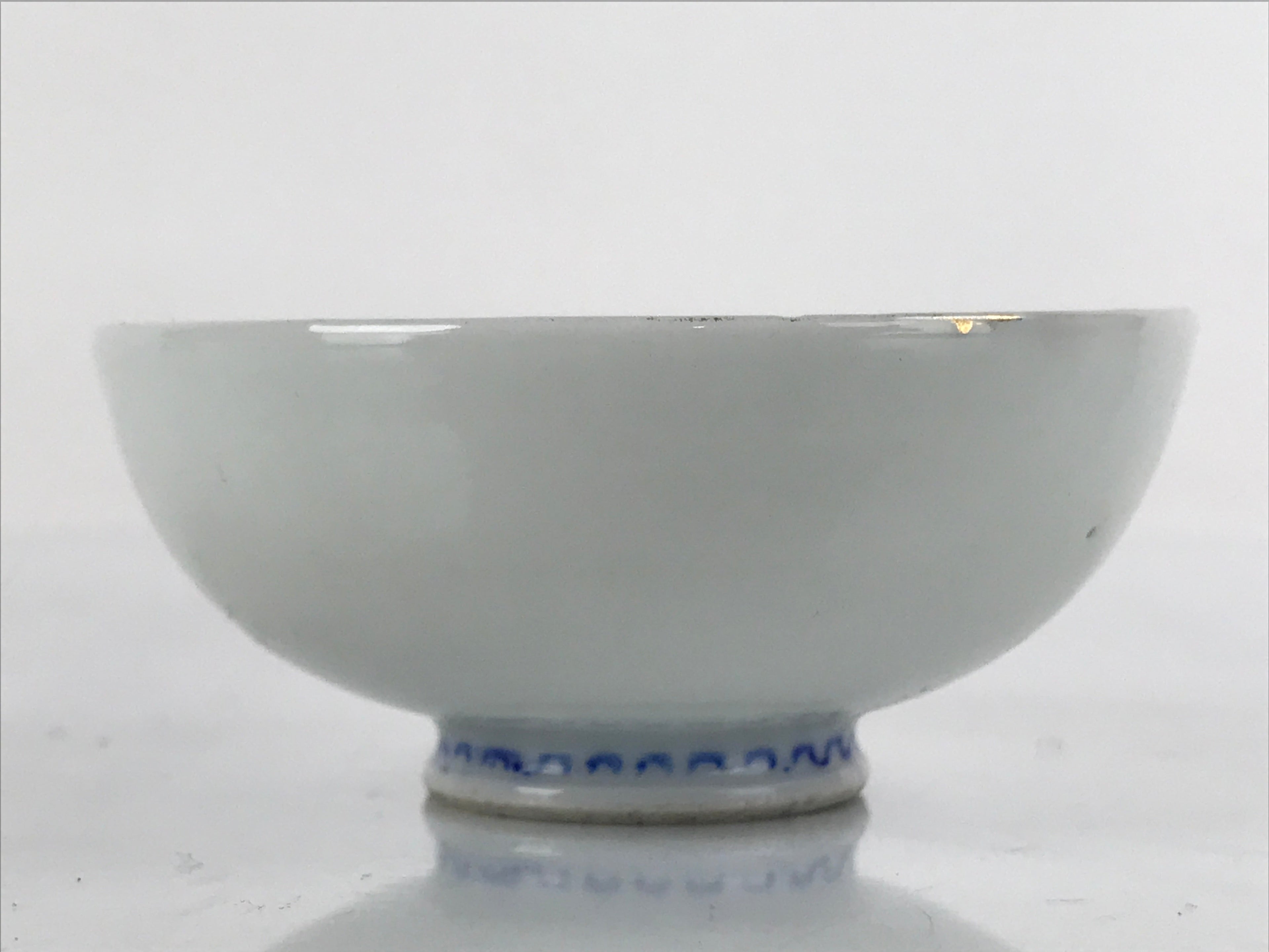 Japanese Porcelain Sake Cup Vtg Sakazuki Guinomi Minogame Turtle White Gold G259
