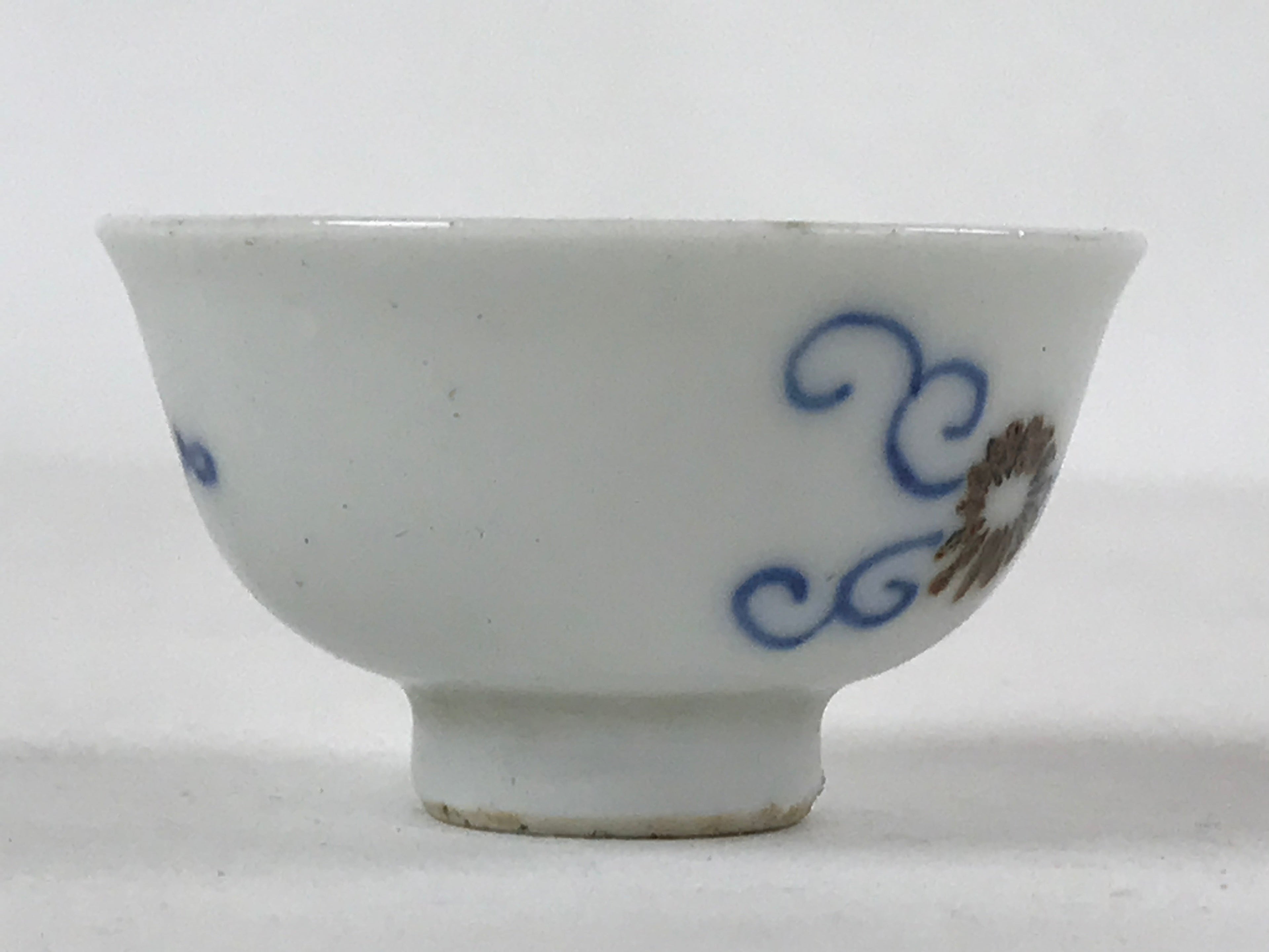 Japanese Porcelain Sake Cup Vtg Tsubomi Ochoko Guinomi Blue White Flowers G131