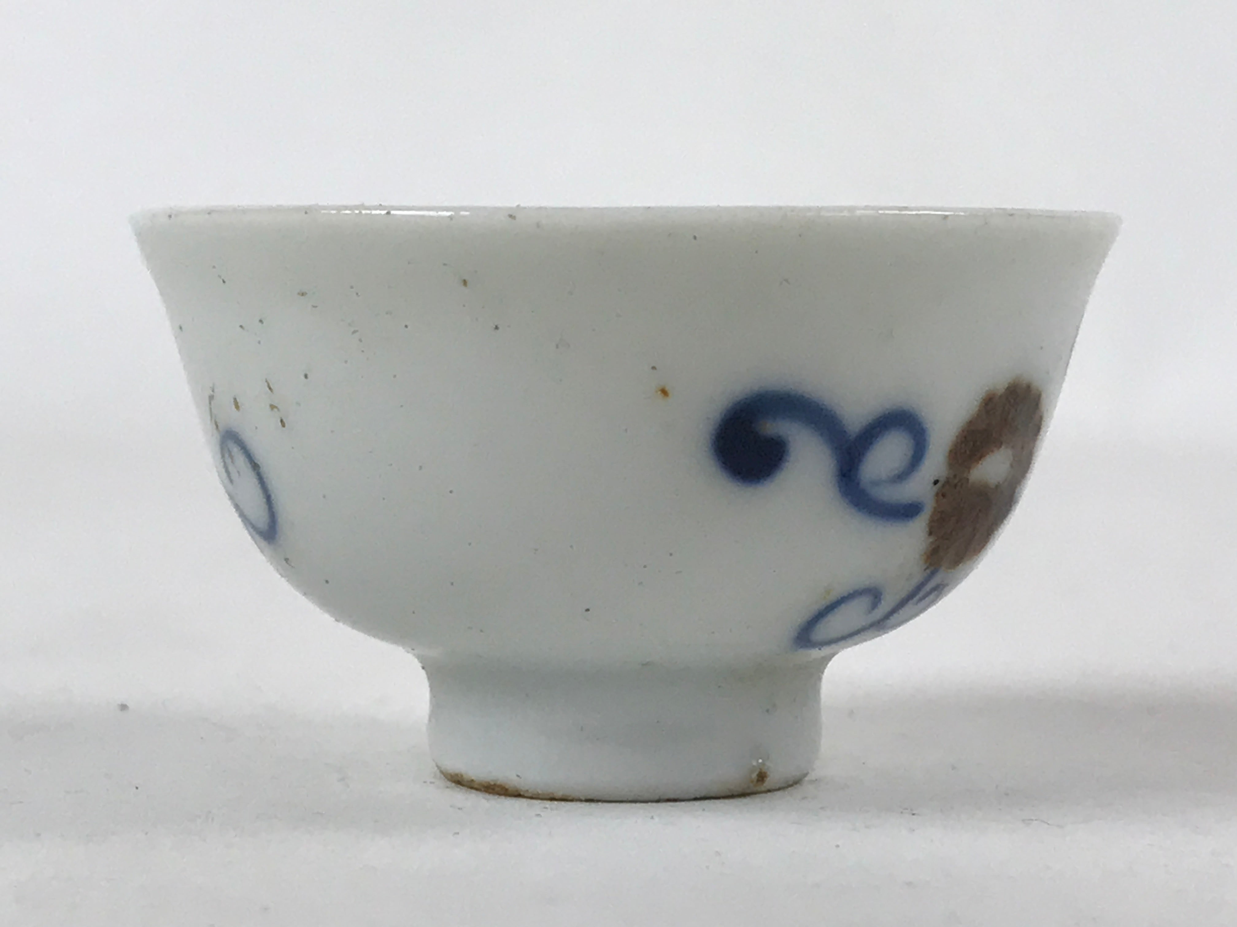 Japanese Porcelain Sake Cup Vtg Tsubomi Ochoko Guinomi Blue White Flowers G132