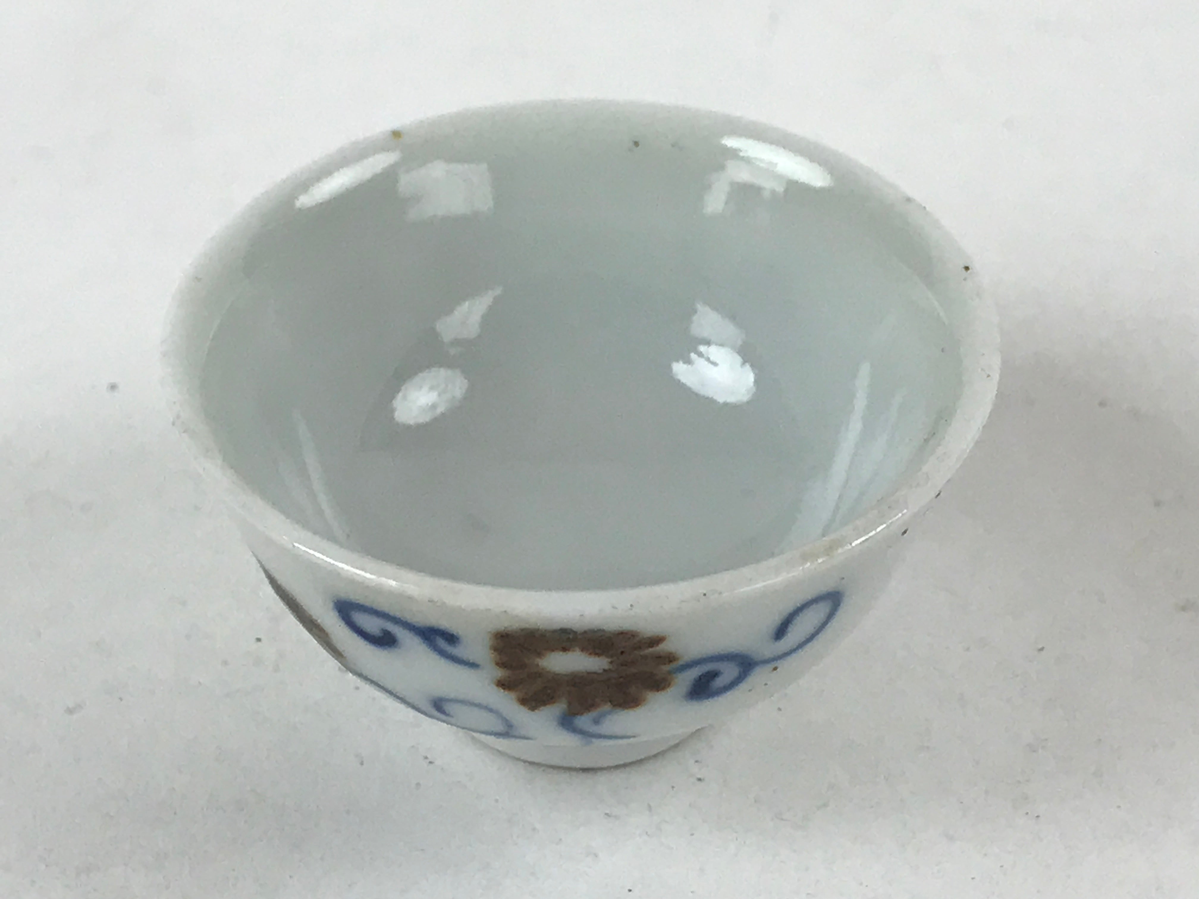 Japanese Porcelain Sake Cup Vtg Tsubomi Ochoko Guinomi Blue White Flowers G132