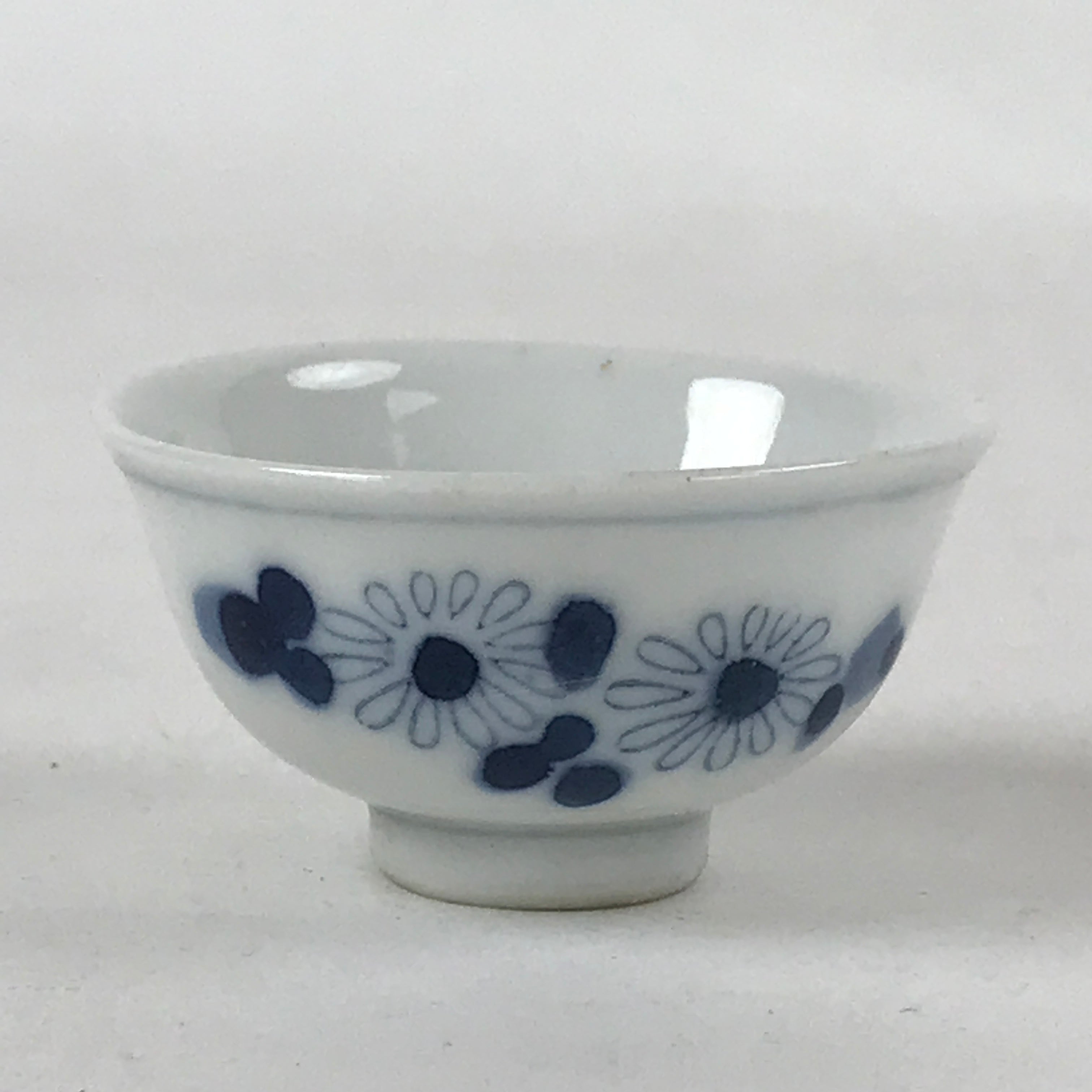 Japanese Porcelain Sake Cup Vtg Tsubomi Ochoko Sometsuke Blue Flowers G135