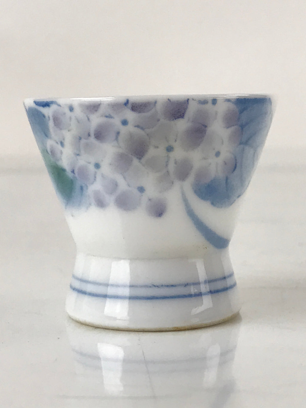 Japanese Porcelain Sake Cup Vtg Wan Ochoko Guinomi Purple Hydrangea Flower G154