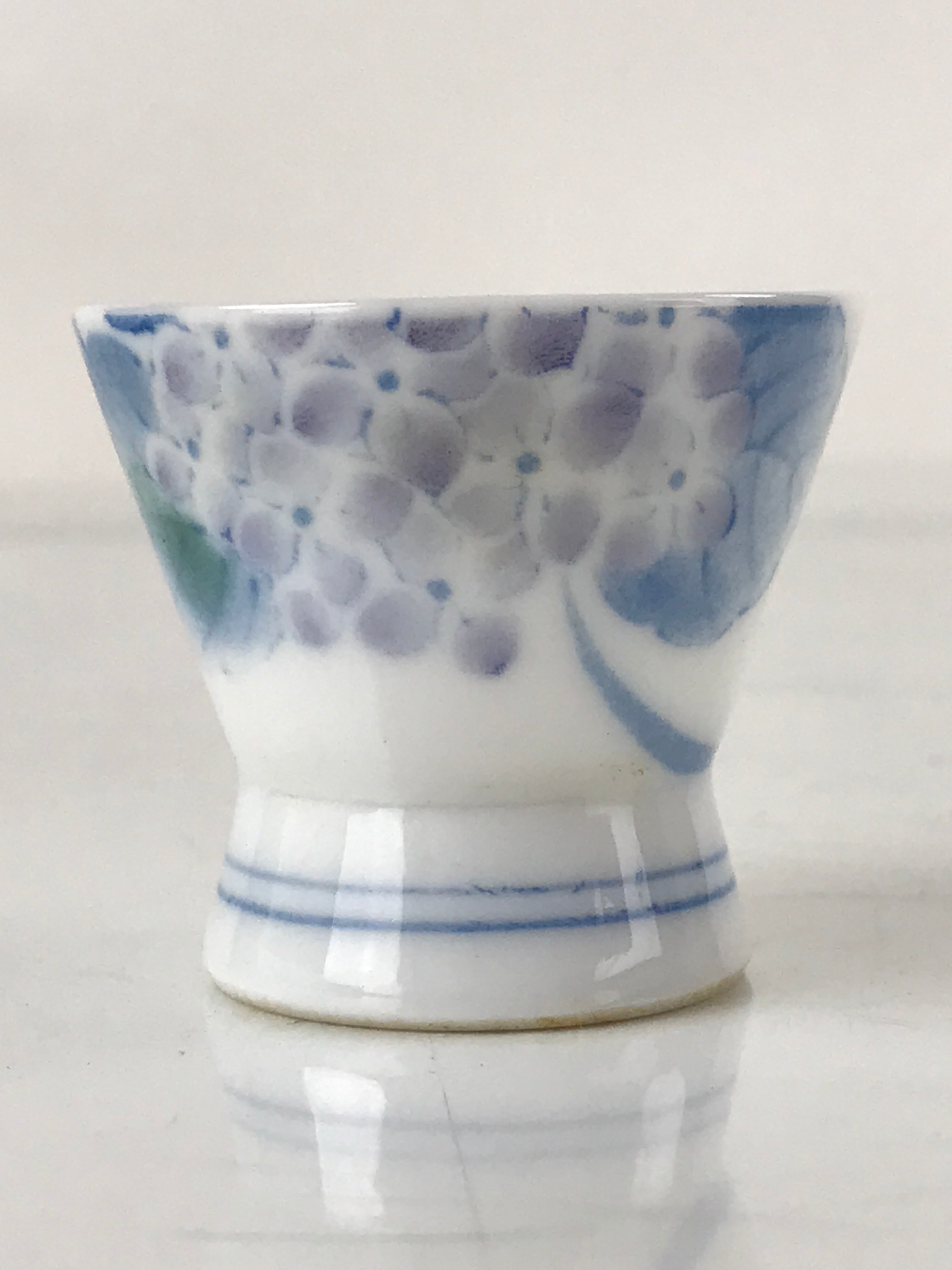 Japanese Porcelain Sake Cup Vtg Wan Ochoko Guinomi Purple Hydrangea Flower G154