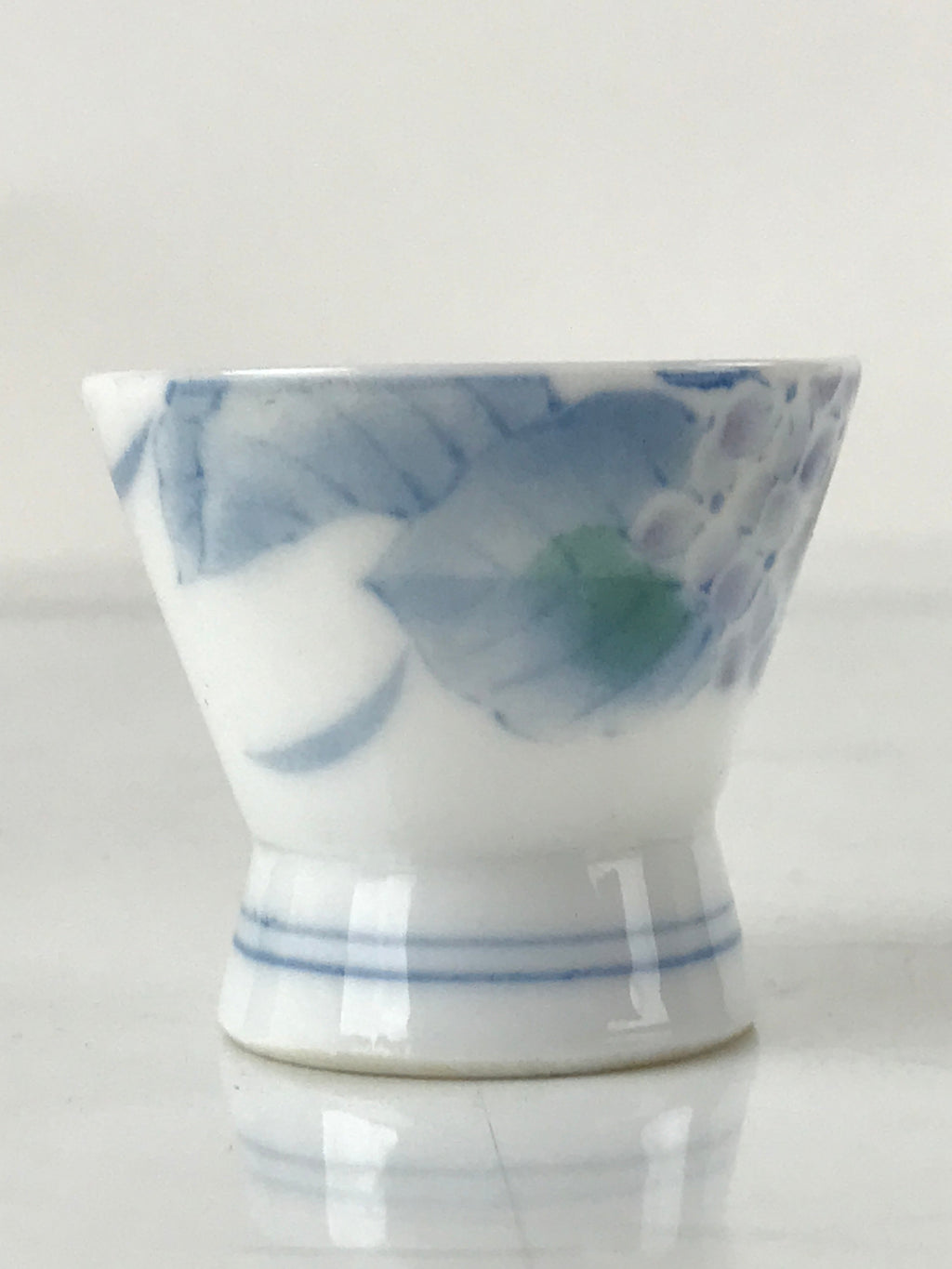 Japanese Porcelain Sake Cup Vtg Wan Ochoko Guinomi Purple Hydrangea Flower G154