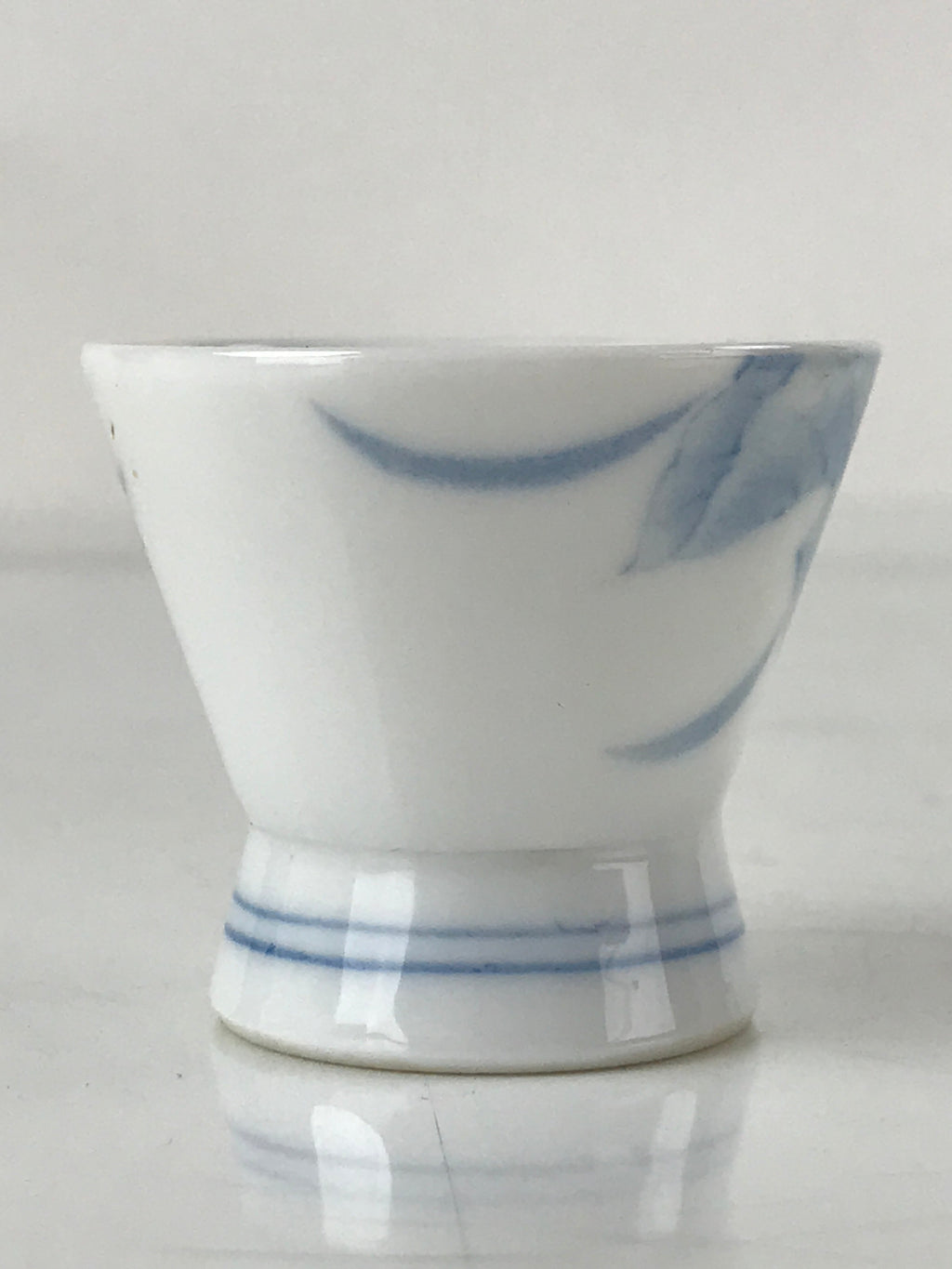 Japanese Porcelain Sake Cup Vtg Wan Ochoko Guinomi Purple Hydrangea Flower G154