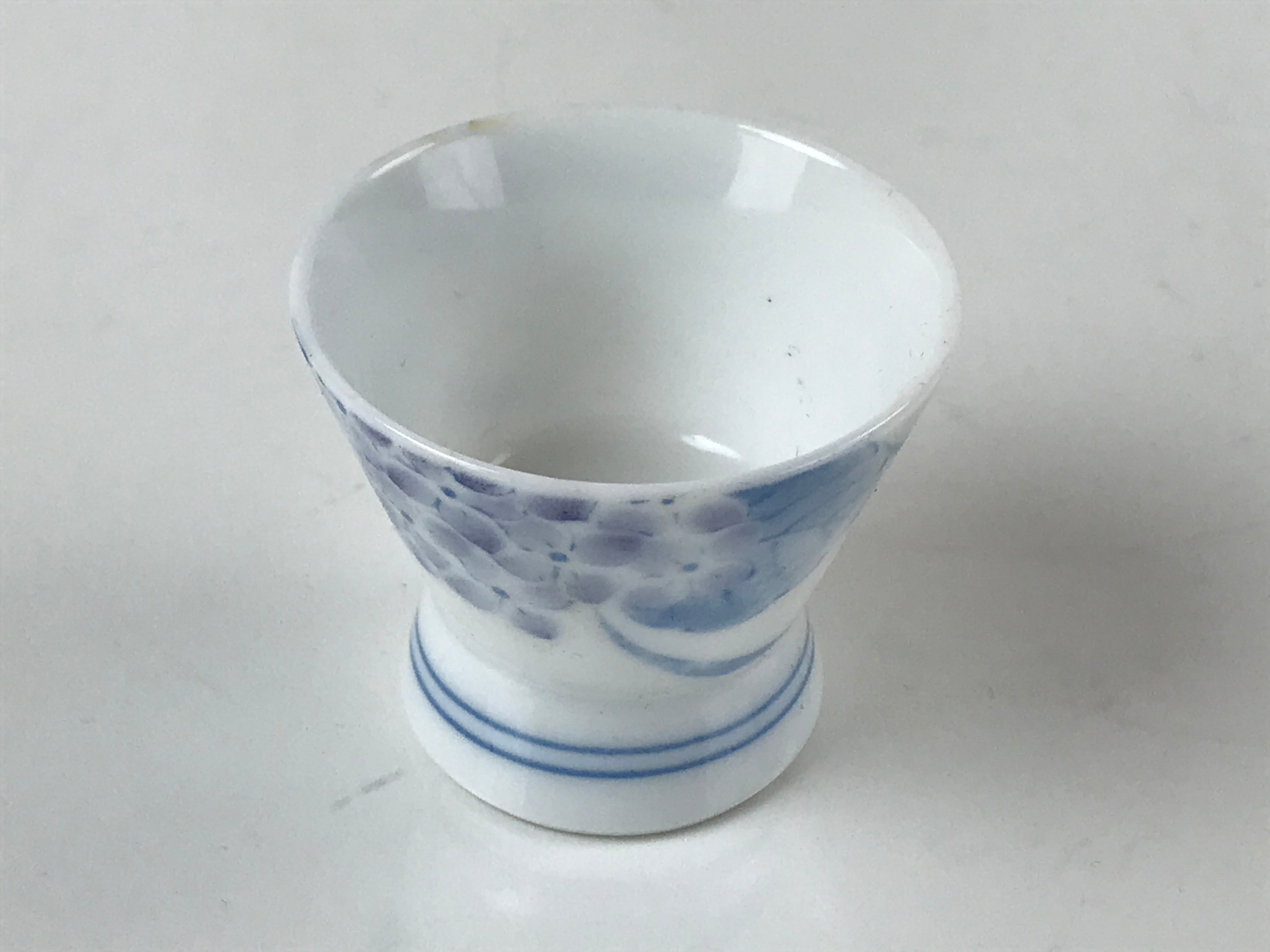 Japanese Porcelain Sake Cup Vtg Wan Ochoko Guinomi Purple Hydrangea Flower G155