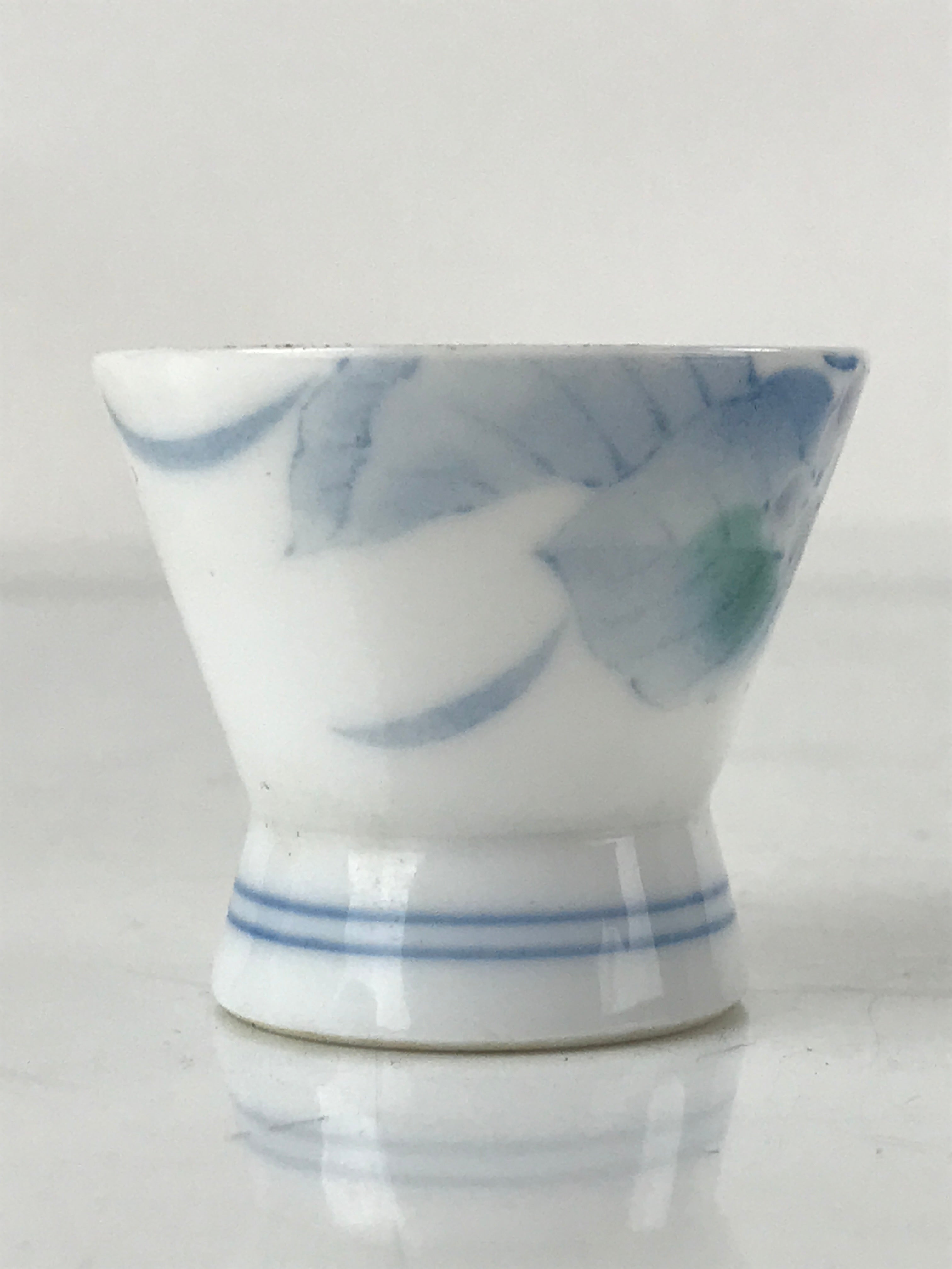 Japanese Porcelain Sake Cup Vtg Wan Ochoko Guinomi Purple Hydrangea Flower G156