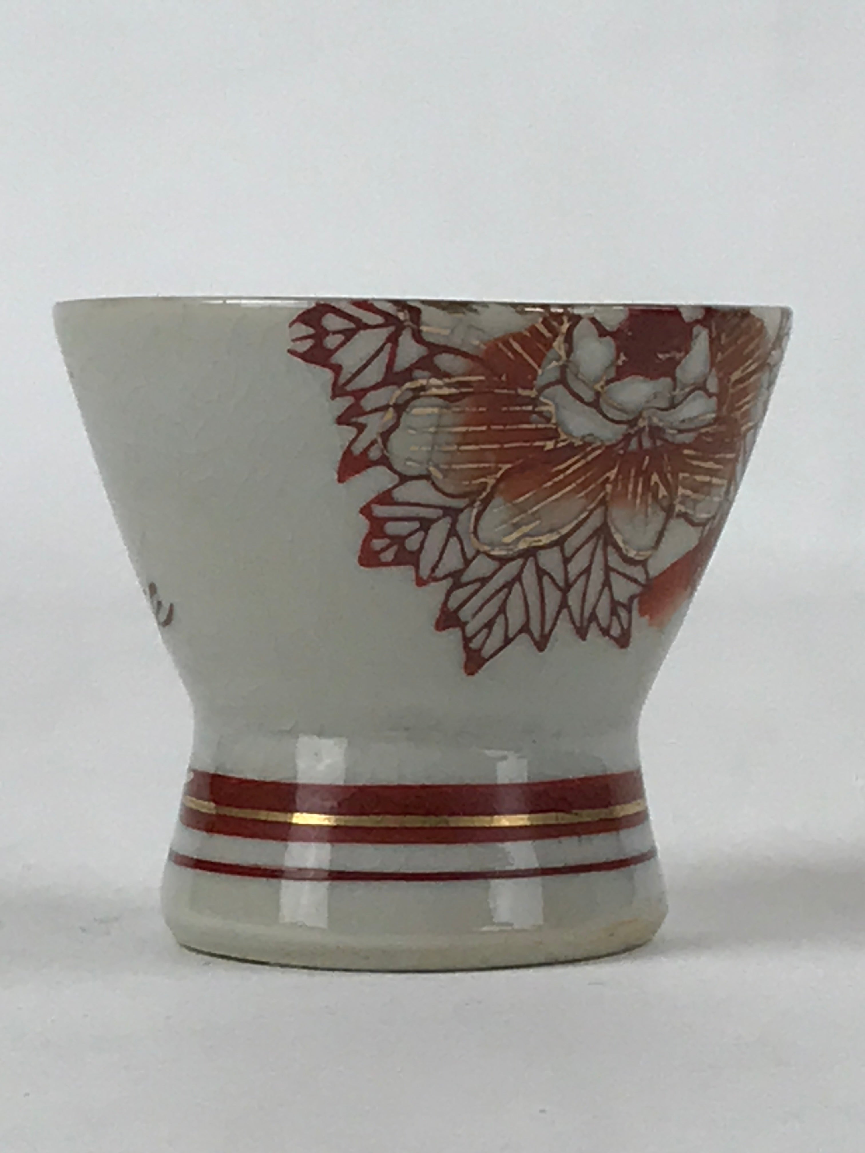 Japanese Porcelain Sake Cup Vtg Wan Ochoko Guinomi Red Gold Flower Mountain G139