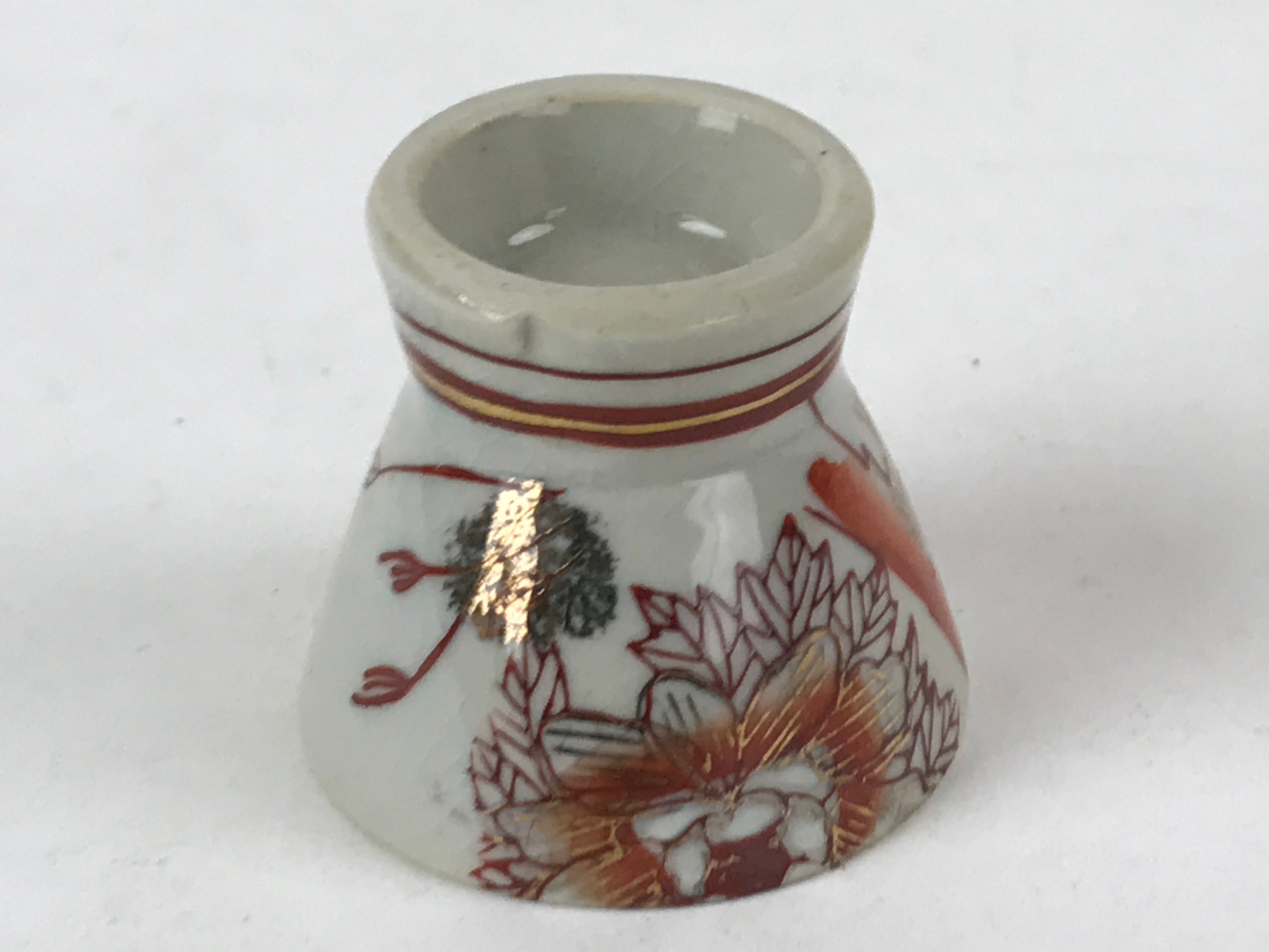 Japanese Porcelain Sake Cup Vtg Wan Ochoko Guinomi Red Gold Flower Mountain G139