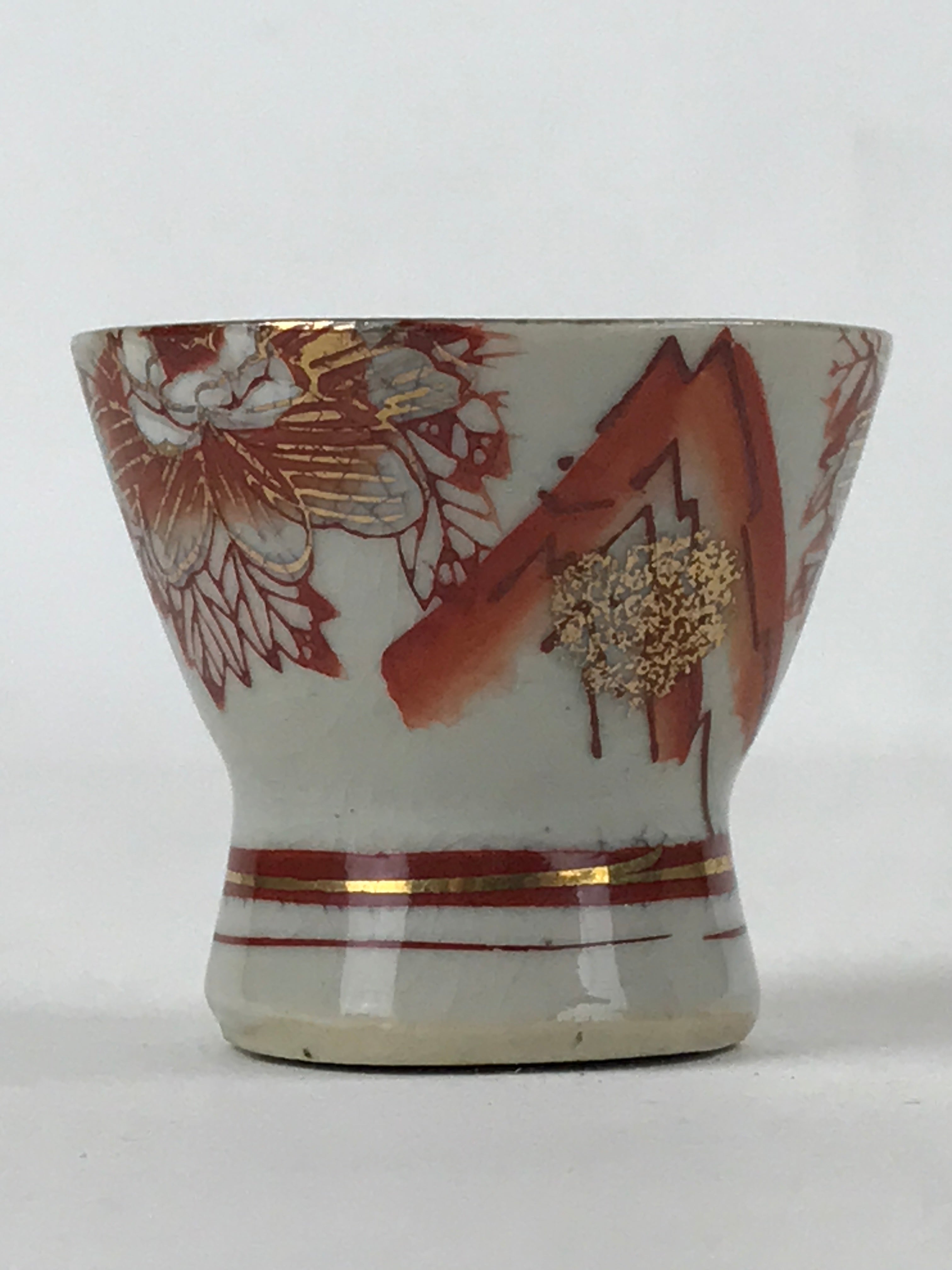 Japanese Porcelain Sake Cup Vtg Wan Ochoko Guinomi Red Gold Flower Mountain G141