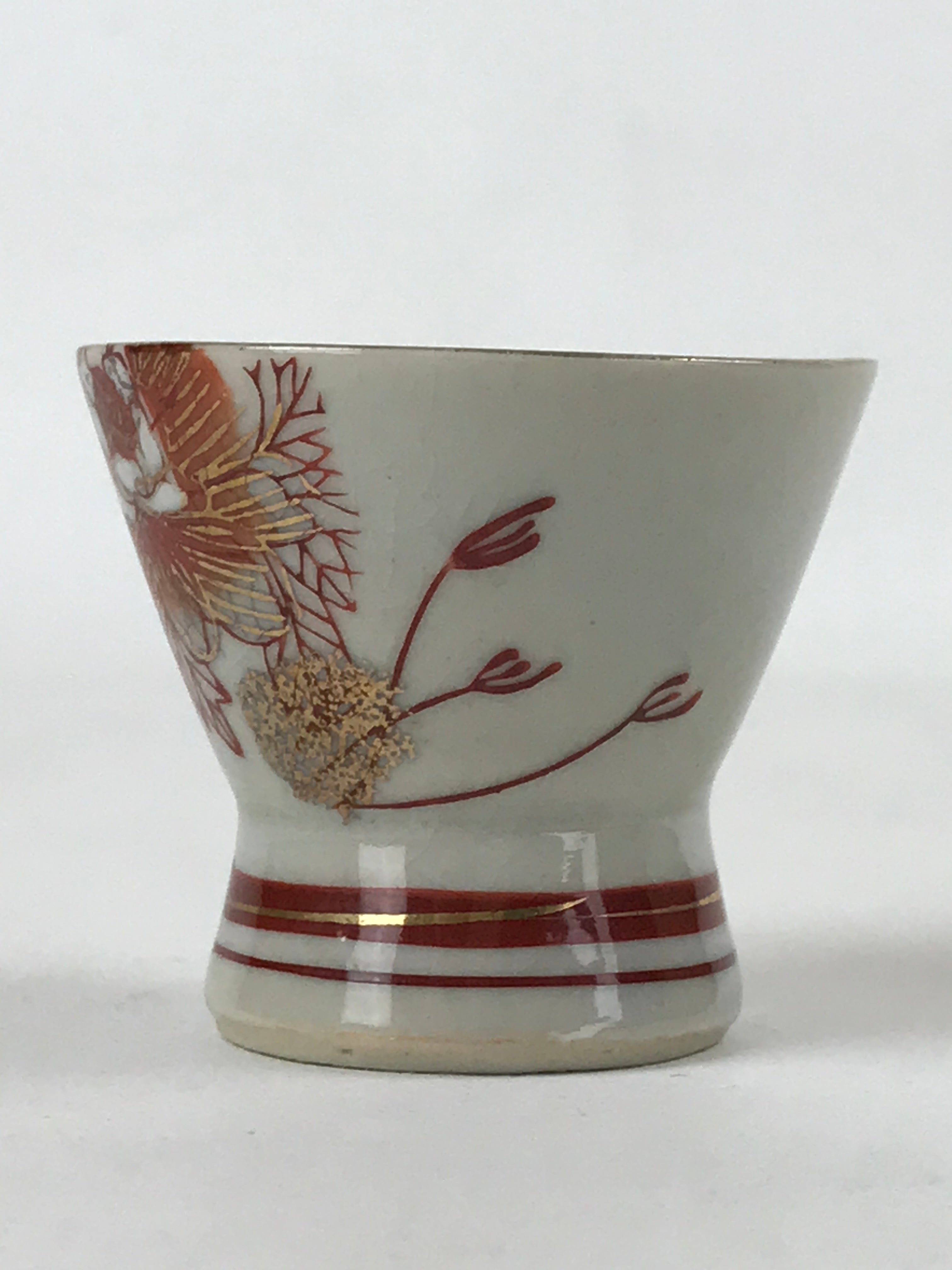 Japanese Porcelain Sake Cup Vtg Wan Ochoko Guinomi Red Gold Flower Mountain G142