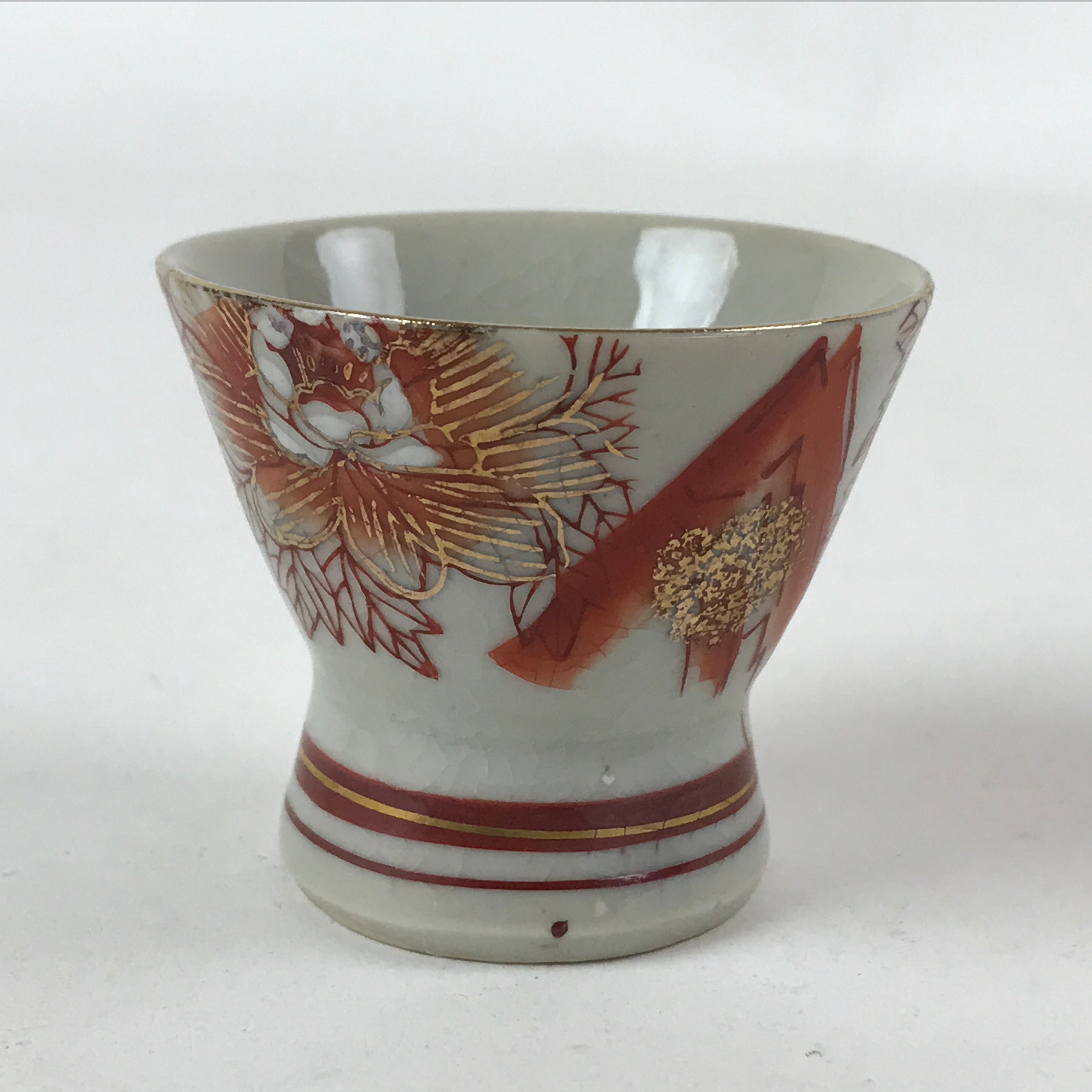 Japanese Porcelain Sake Cup Vtg Wan Ochoko Guinomi Red Gold Flower Mountain G142