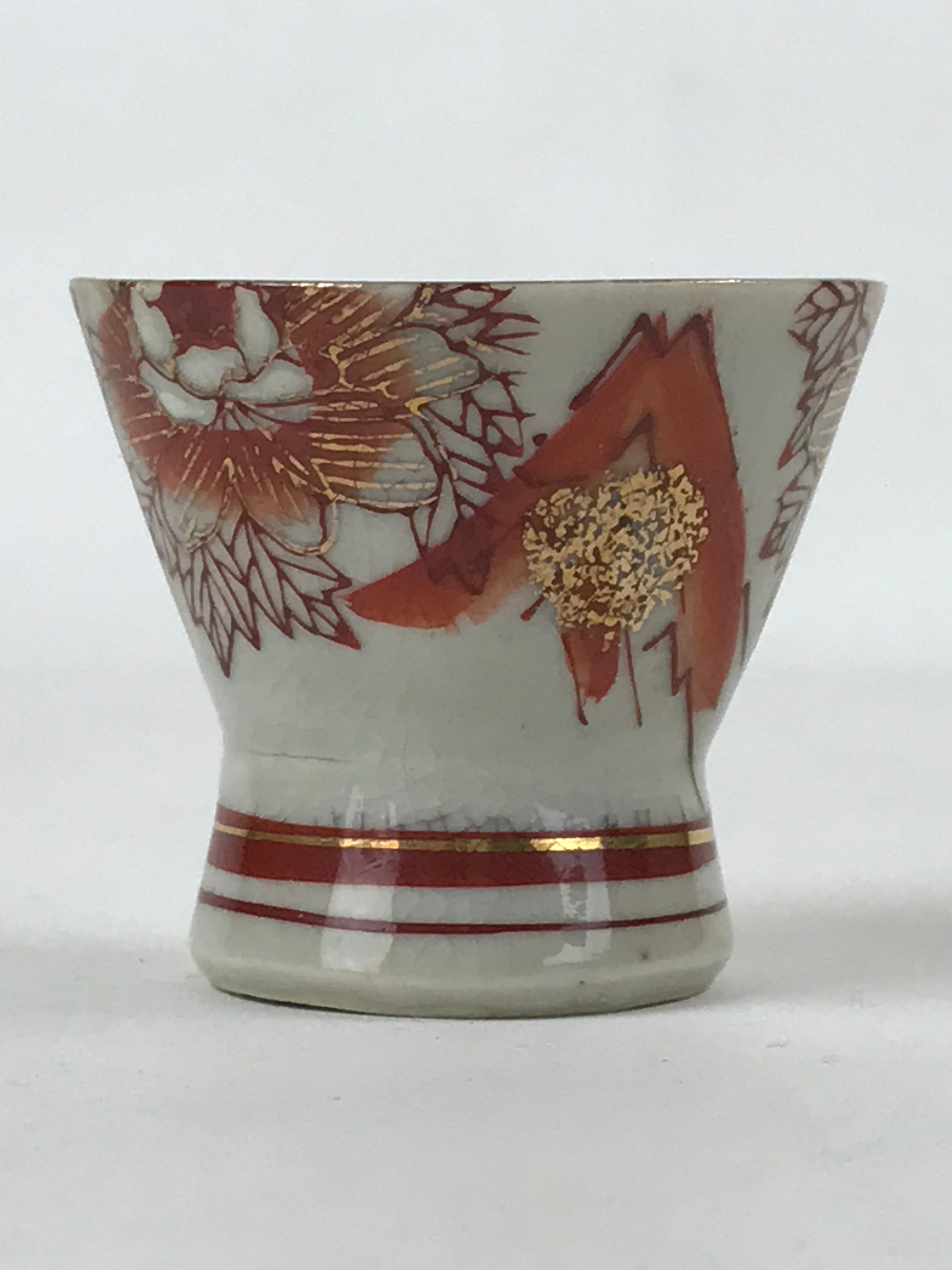 Japanese Porcelain Sake Cup Vtg Wan Ochoko Guinomi Red Gold Flower Mountain G144