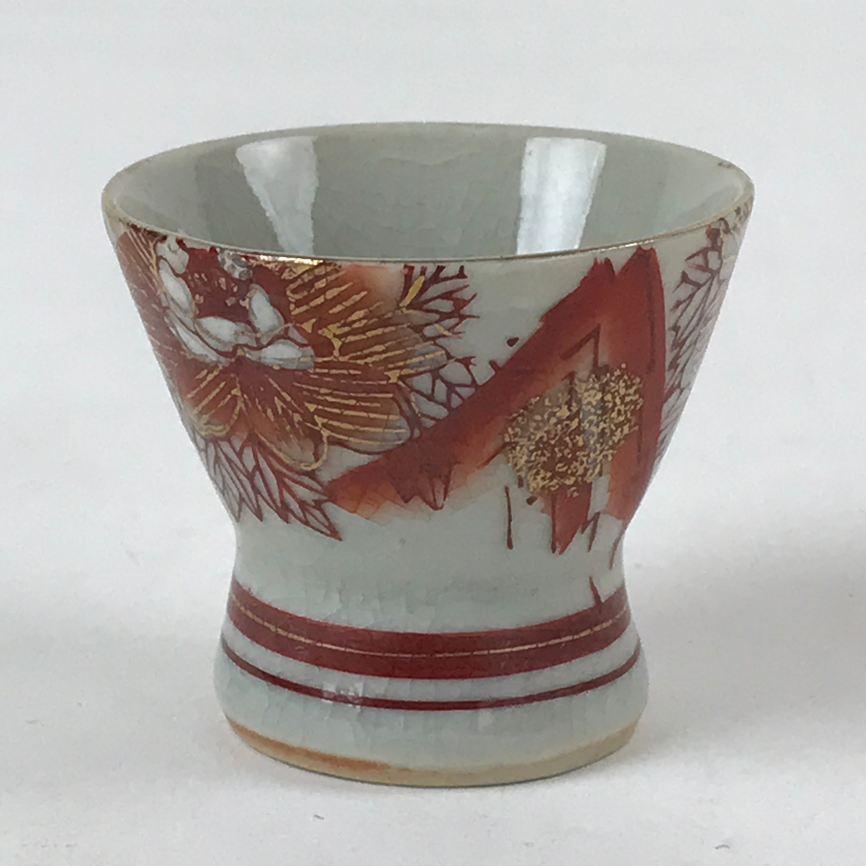 Japanese Porcelain Sake Cup Vtg Wan Ochoko Guinomi Red Gold Flower Mountain G145