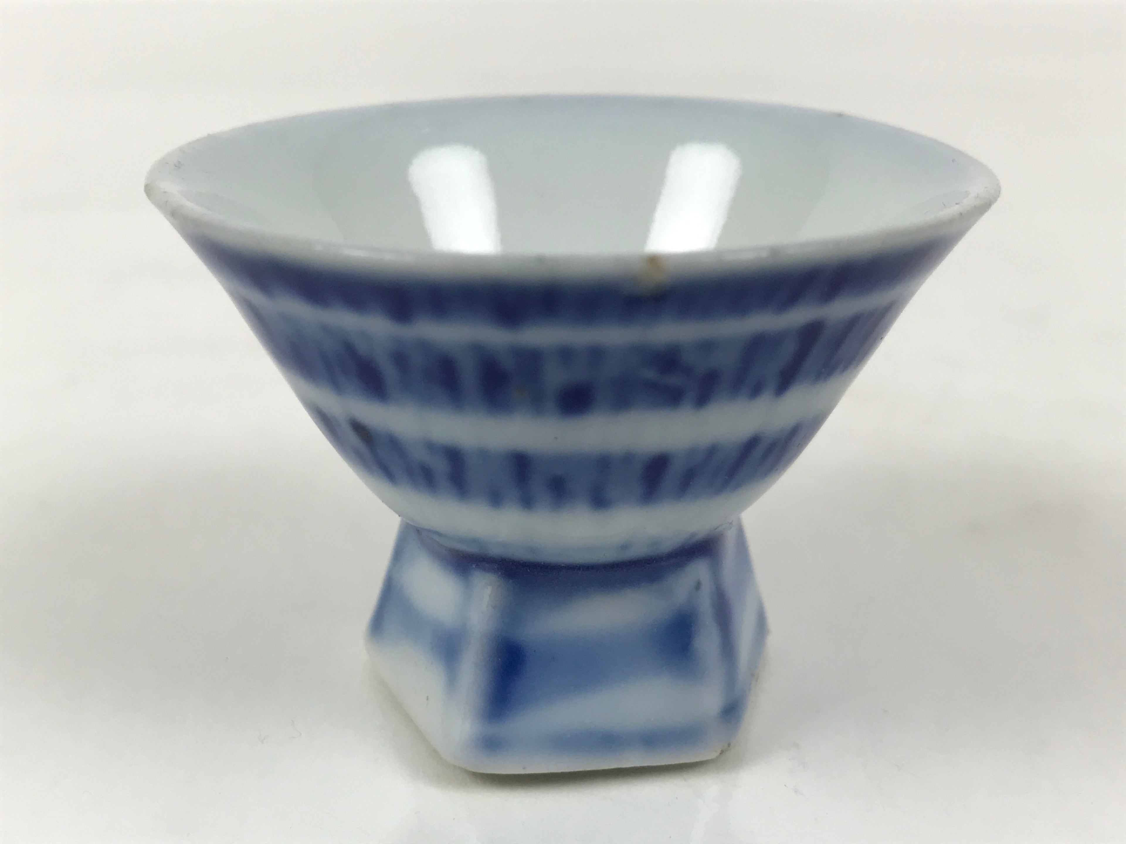 Japanese Porcelain Sake Cup Vtg Wan Ochoko Guinomi Sometsuke Blue Stripe G311