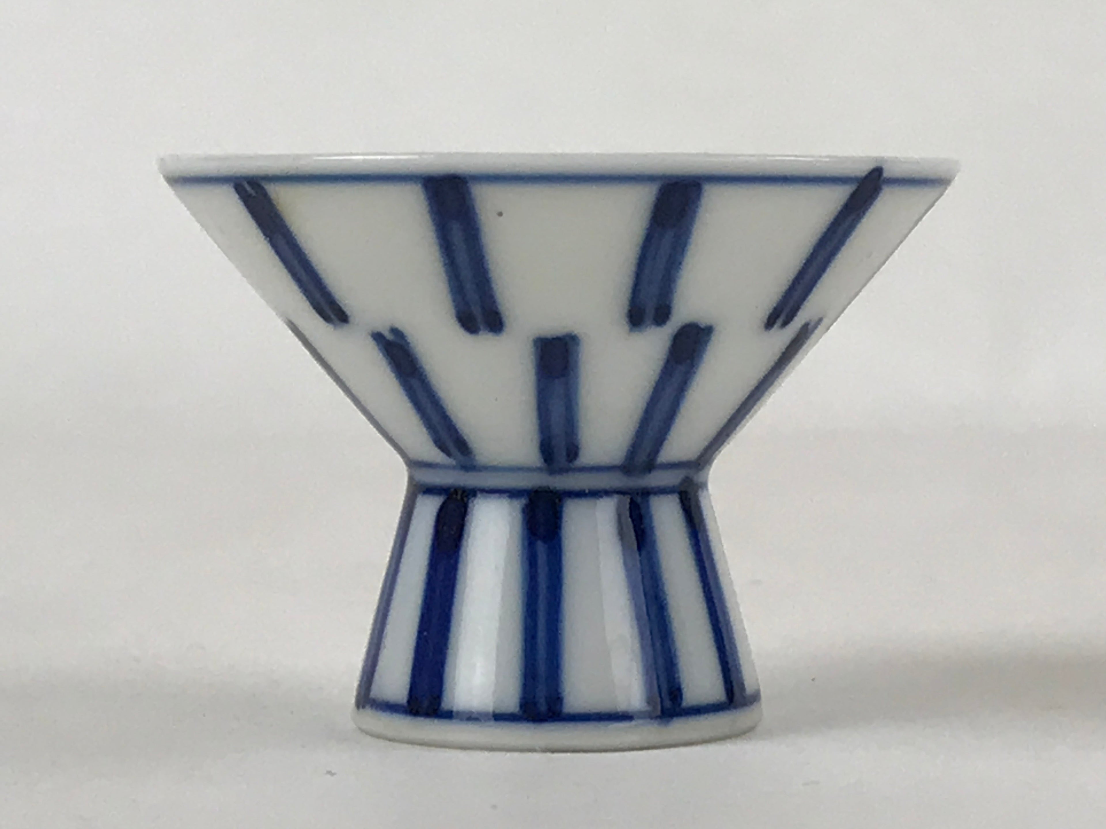 Japanese Porcelain Sake Cup Vtg Wan Ochoko Guinomi Sometsuke Blue White G122